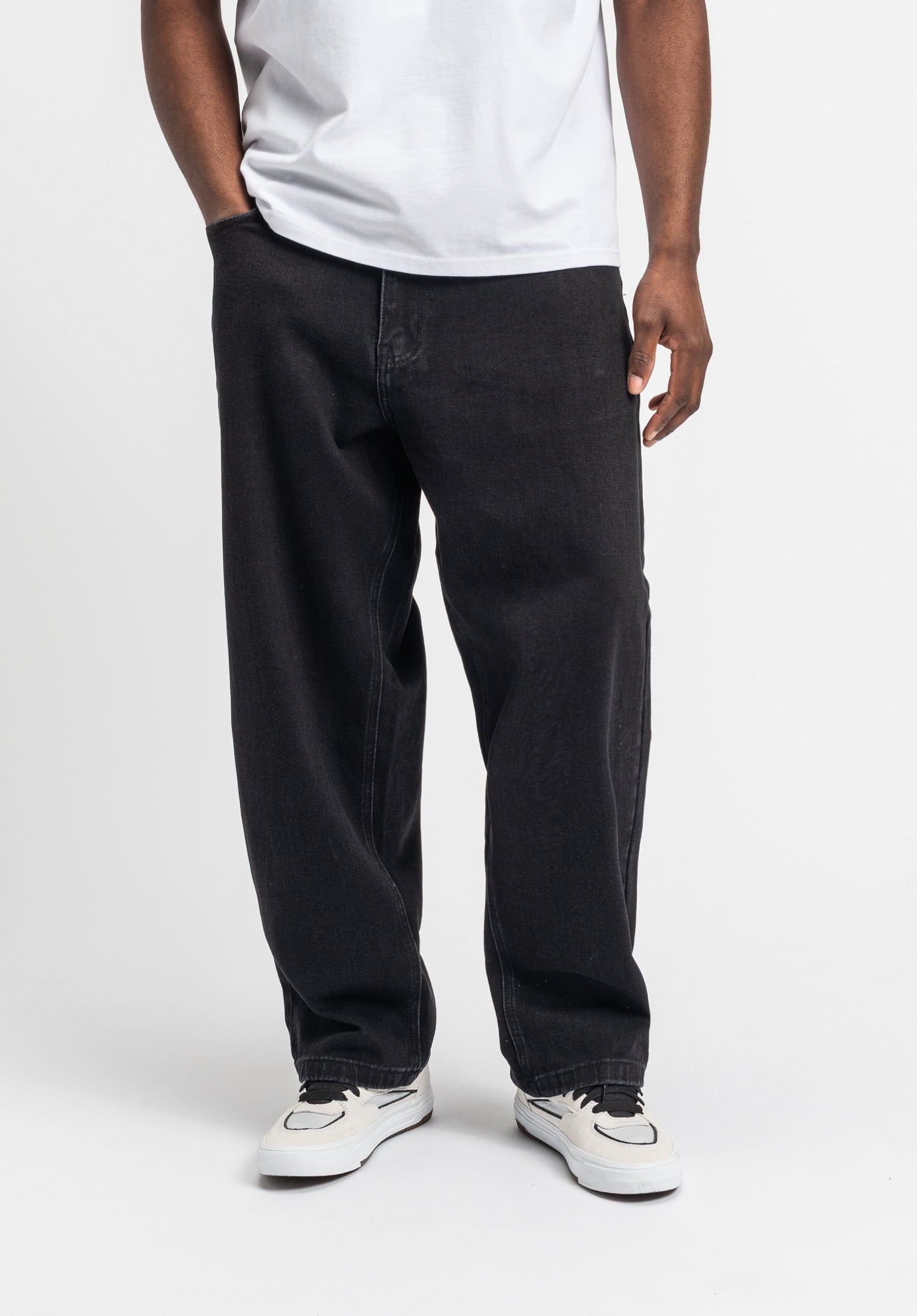 titus-boogy-loose-fit-jeans image 1