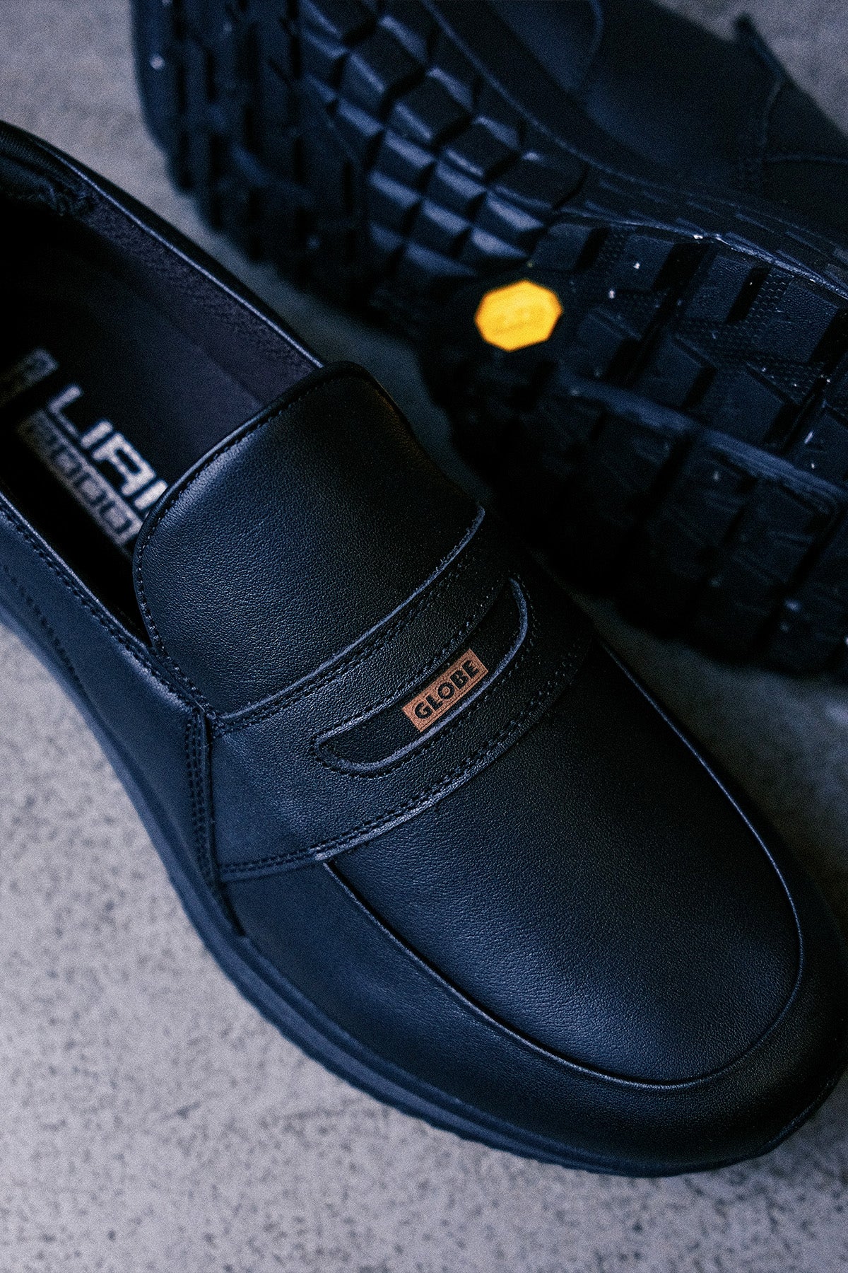 globe-liaizon-vibram-loafer-aus-vollnarbenleder-in-schwarz image 4