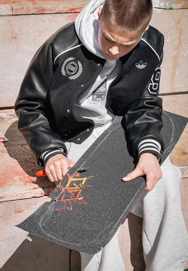 titus-griptape-aufziehen-service-f-r-skateboard-decks image 2