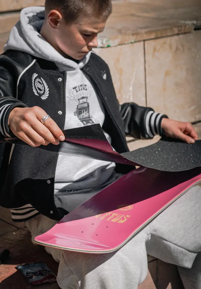 titus-griptape-aufziehen-service-f-r-skateboard-decks image 1