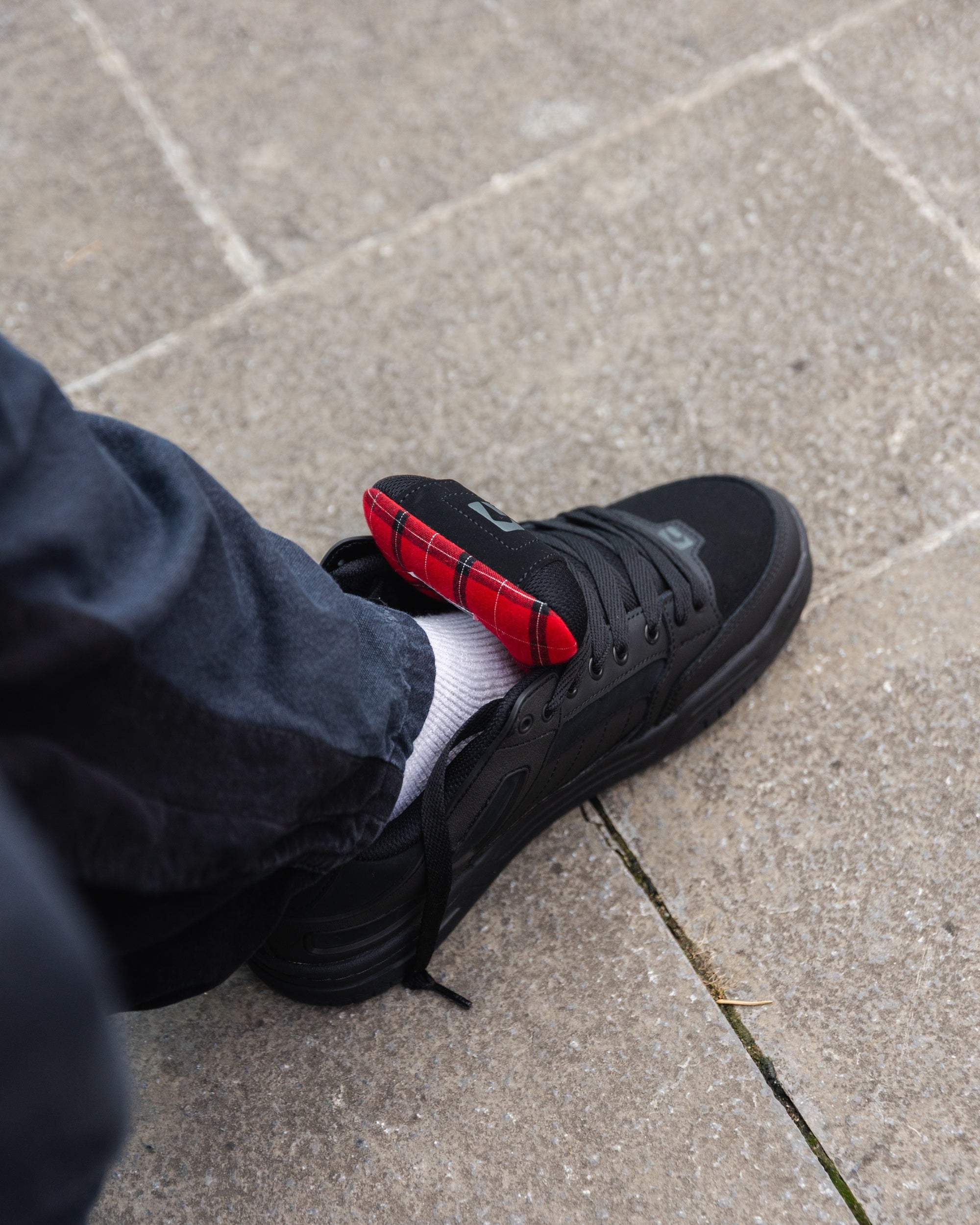 globe-tilt-black-red-tartan-shoes image 5