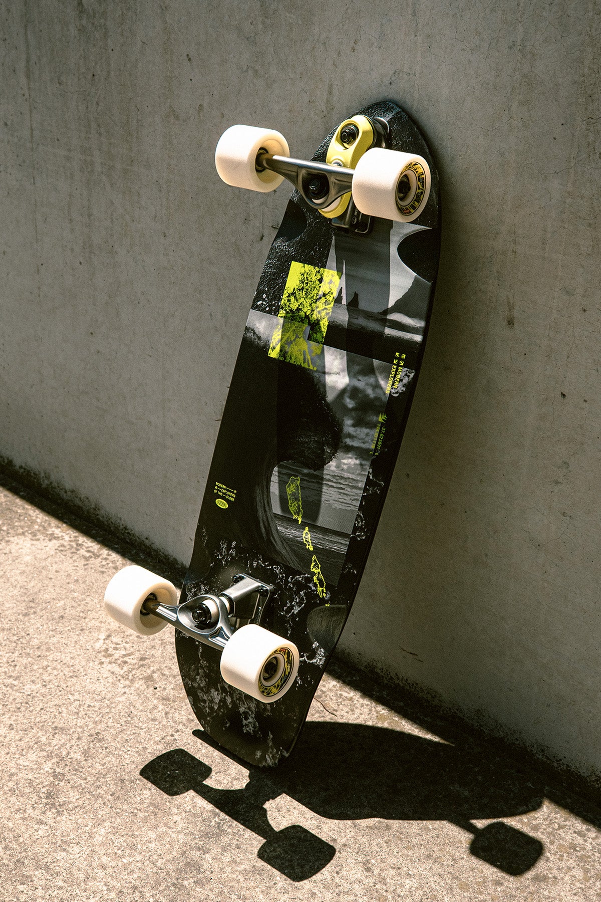 globe-frothy-surf-skate-30-mission image 2