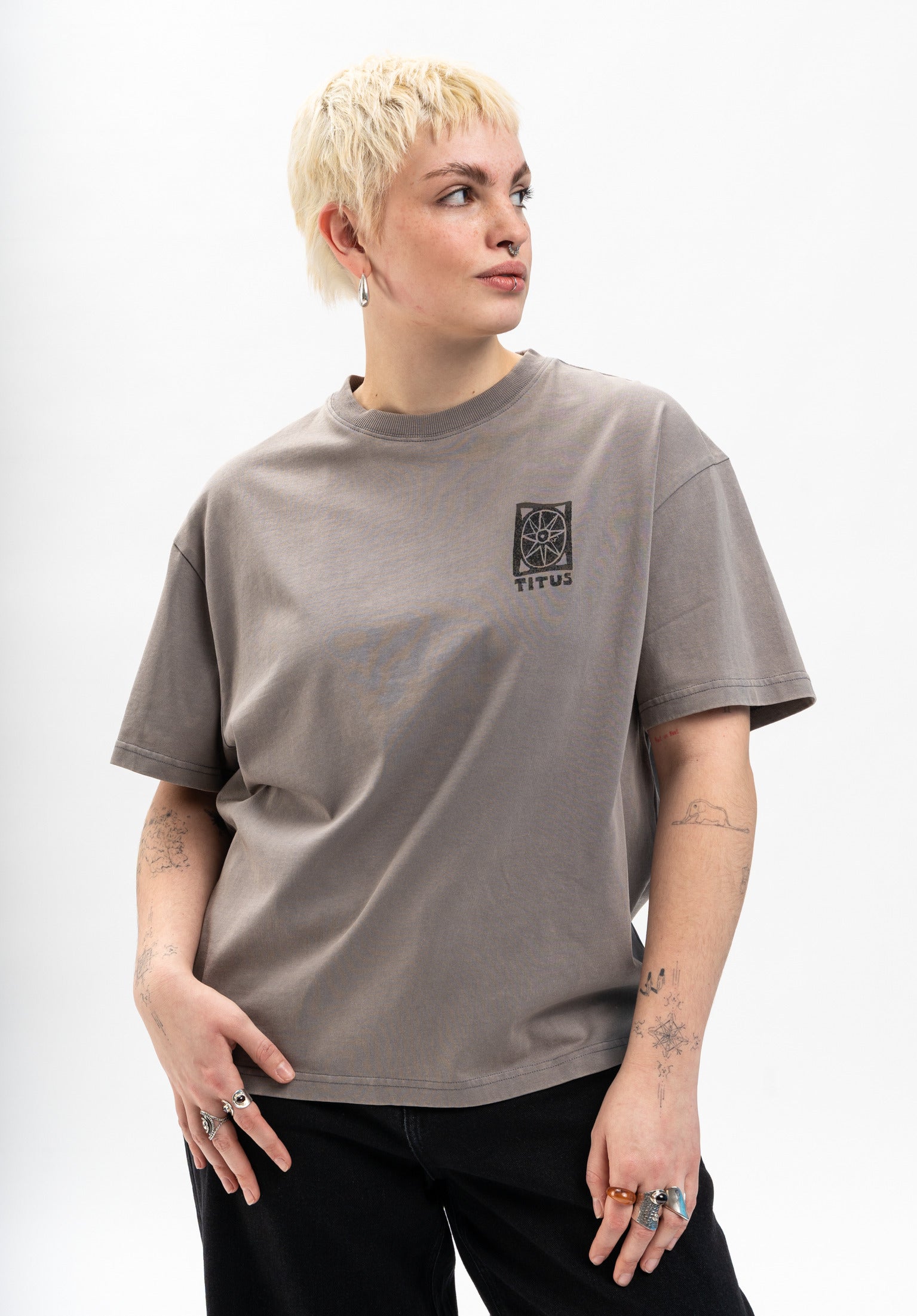 titus-kaede-t-shirt-loose-fit-schwerer-baumwoll-jersey-backprint image 1