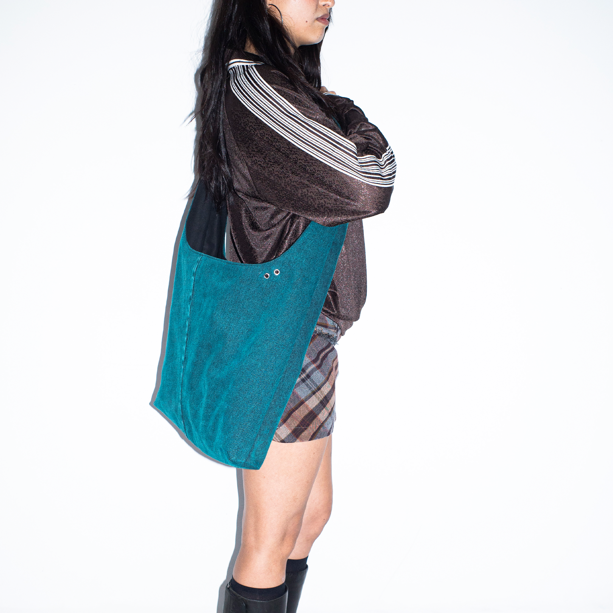 gousi-x-polar-big-crossbody-bag-teal-black-46-x-36-x-9-cm-upcycling-aus-polar-de image 3