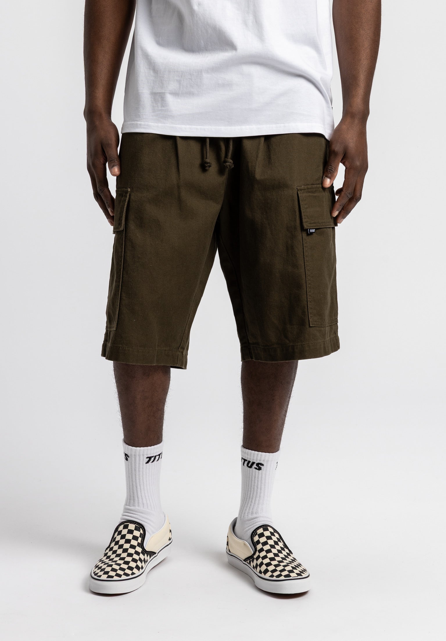 titus-oversize-cargo-shorts-loose-fit-l-nger-geschnitten-elastischer-bund image 1