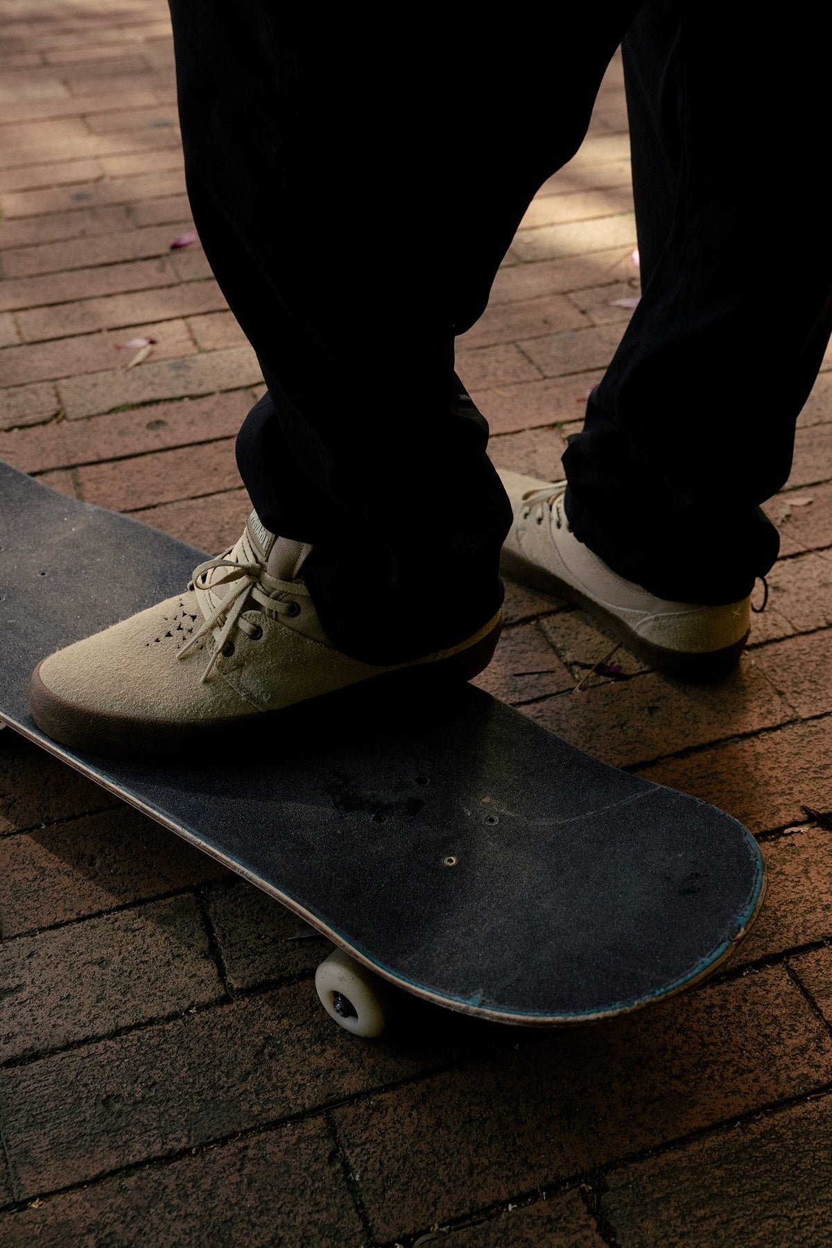 globe-mahalo-crepe-skate-shoes-sand-crepe-mark-appleyard-signature image 3