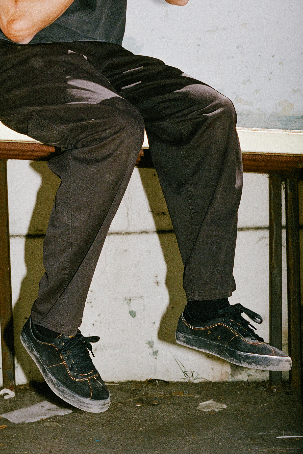 globe-melbek-black-montano-pro-skate-shoes-aus-suede image 2