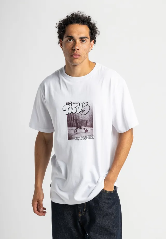 titus-shopping-cart-shirt-oversize-t-shirt-mit-graffiti-logo-und-lost-cart-desig image 1