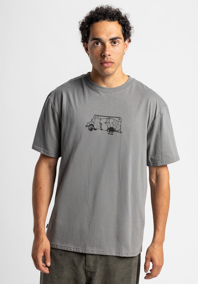titus-lkw-herren-t-shirt-oversize-mit-truck-graffiti-print image 2