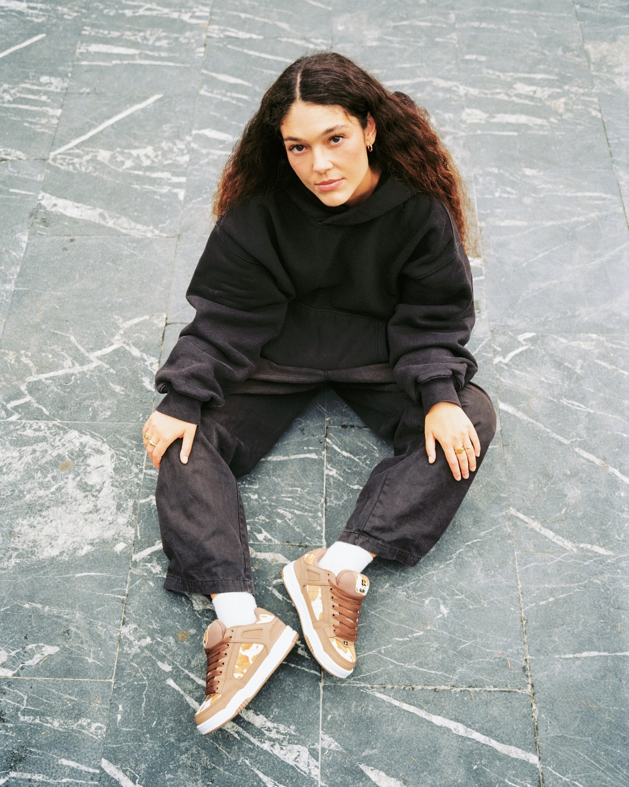globe-tilt-skate-schuhe-brown-white-cow image 2