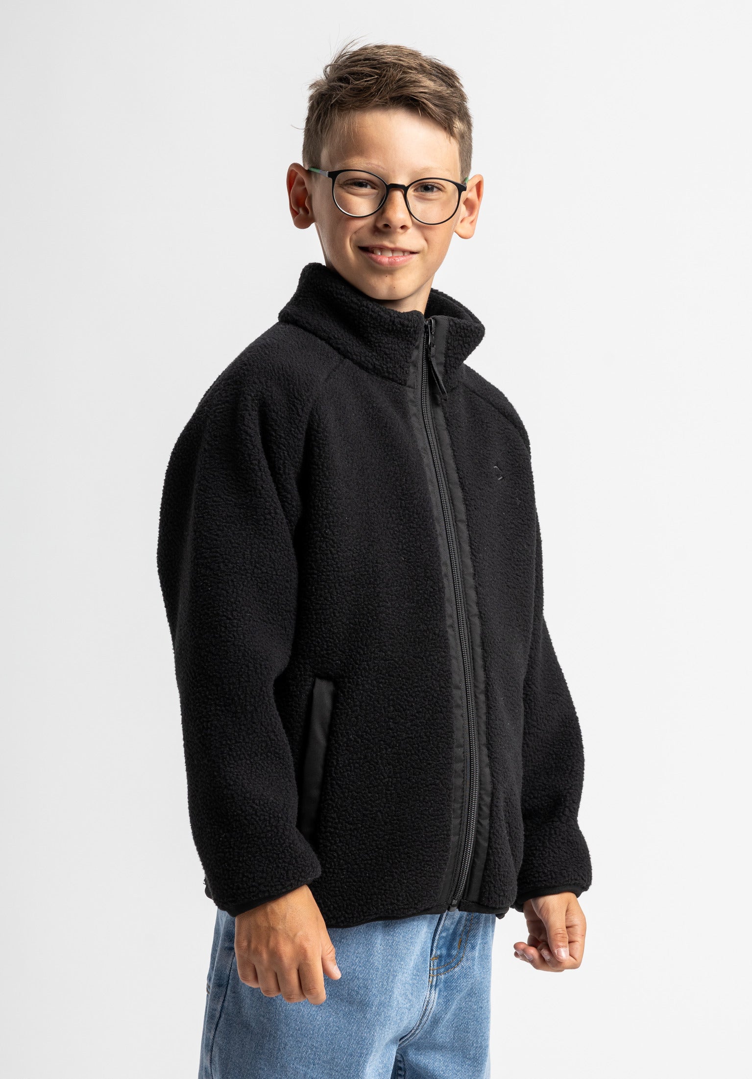 titus-ethan-kids-fleecejacke-kuschelige-kinderjacke-mit-raglan-rmeln-und-full-zi image 1