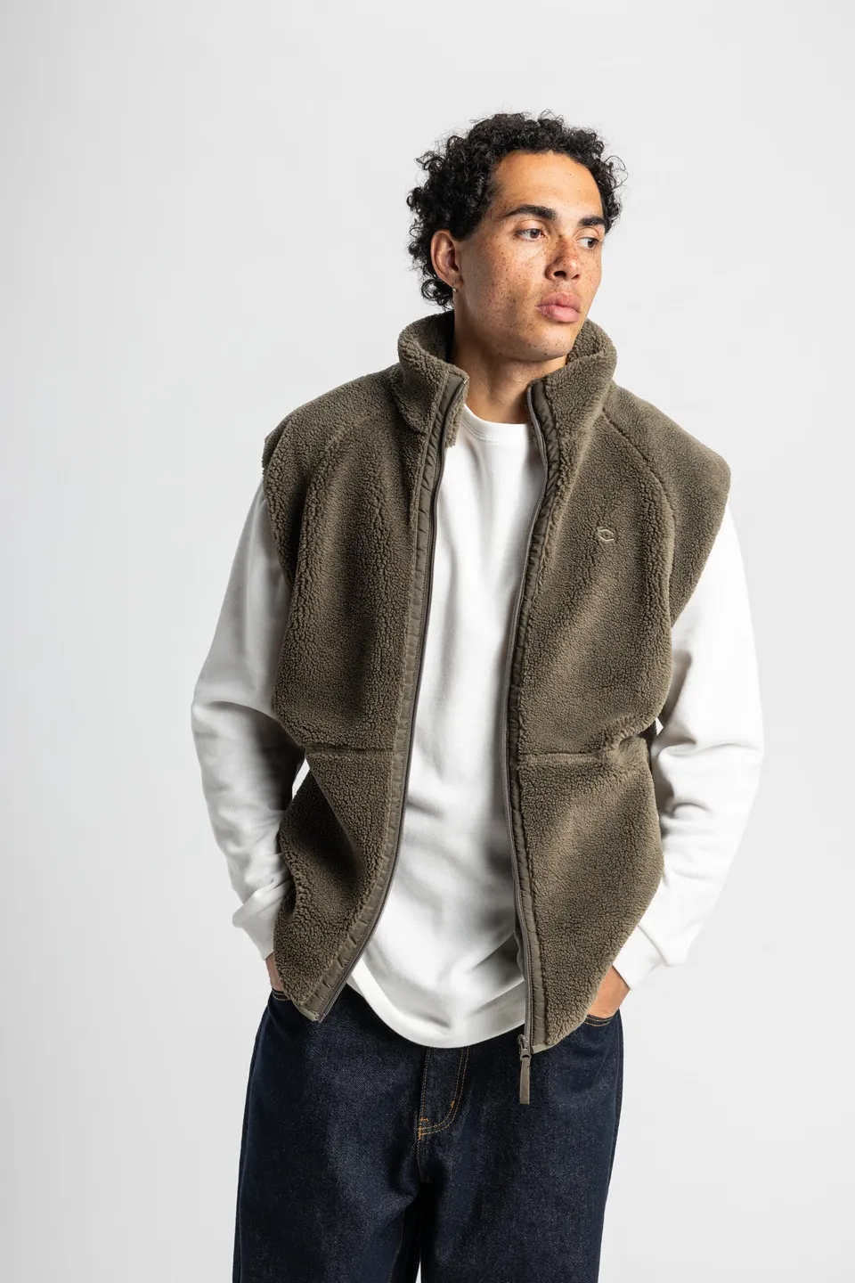 titus-ethan-weste-regular-fit-steppweste-mit-hohem-kragen-und-zip image 1