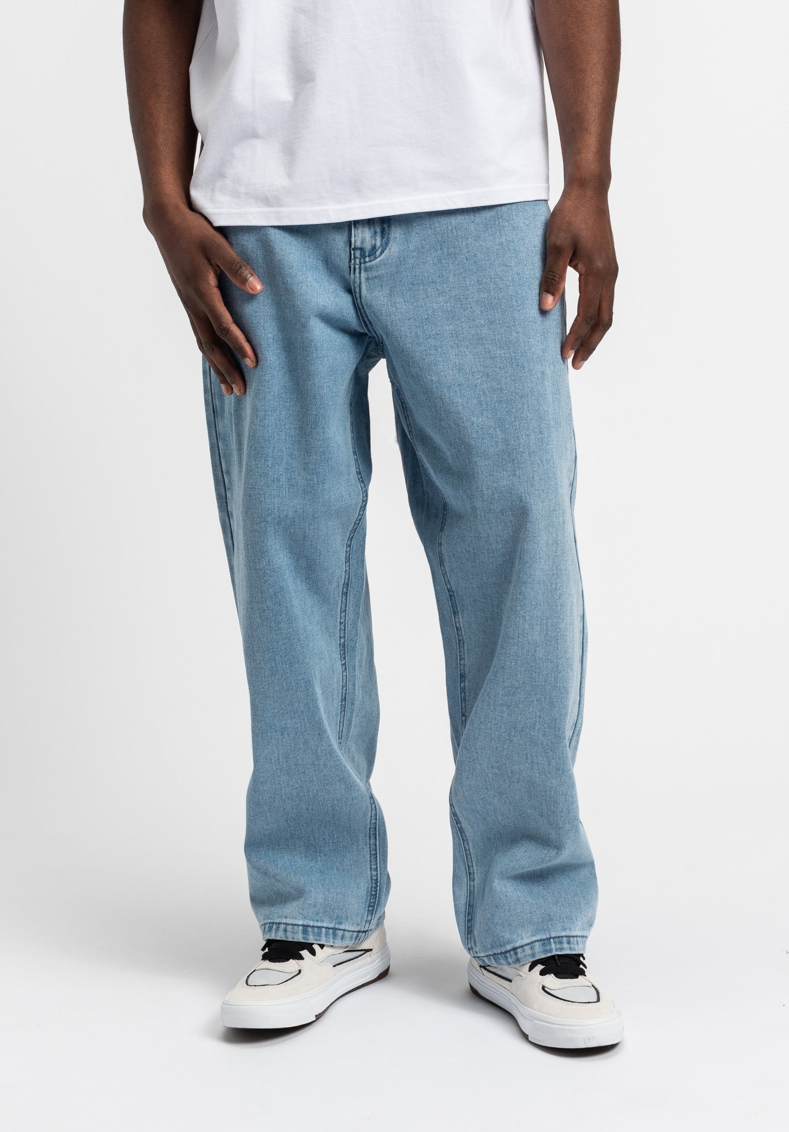 titus-boogy-loose-fit-jeans-2 image 1