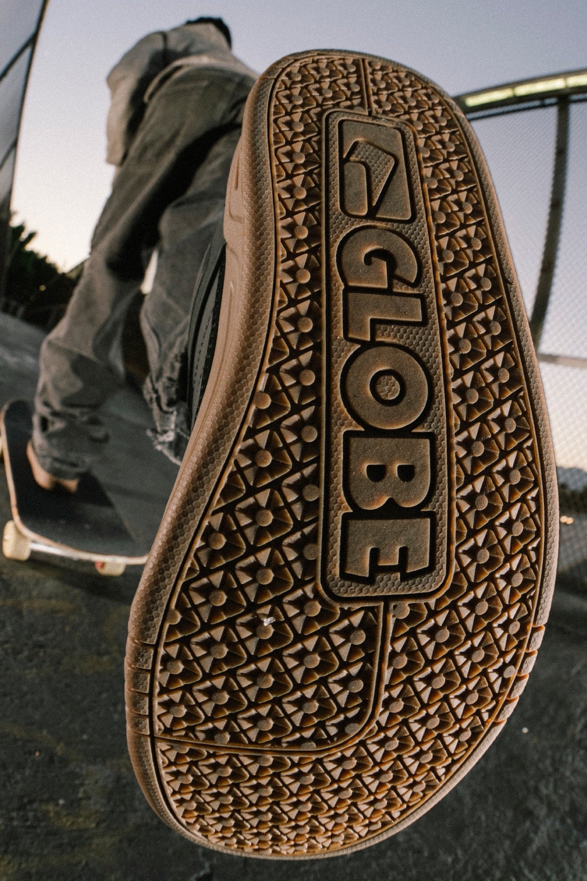globe-tilt-onyx-gum-skate-schuhe image 6