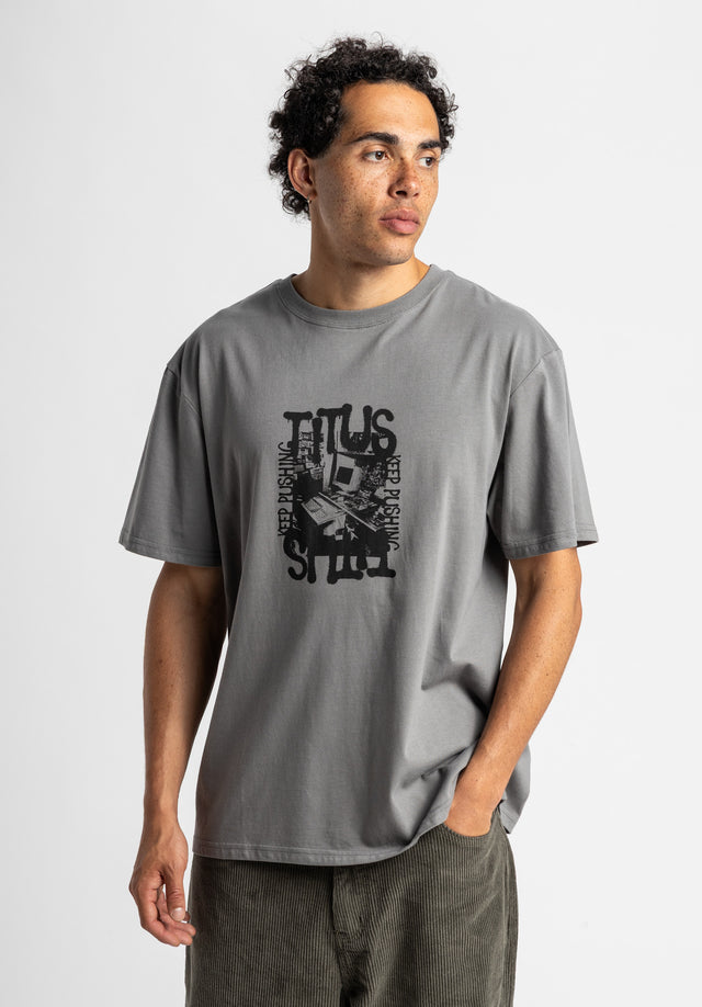 titus-josiah-t-shirt-oversize-cut-graffiti-frontprint-weiches-baumwoll-jersey image 2