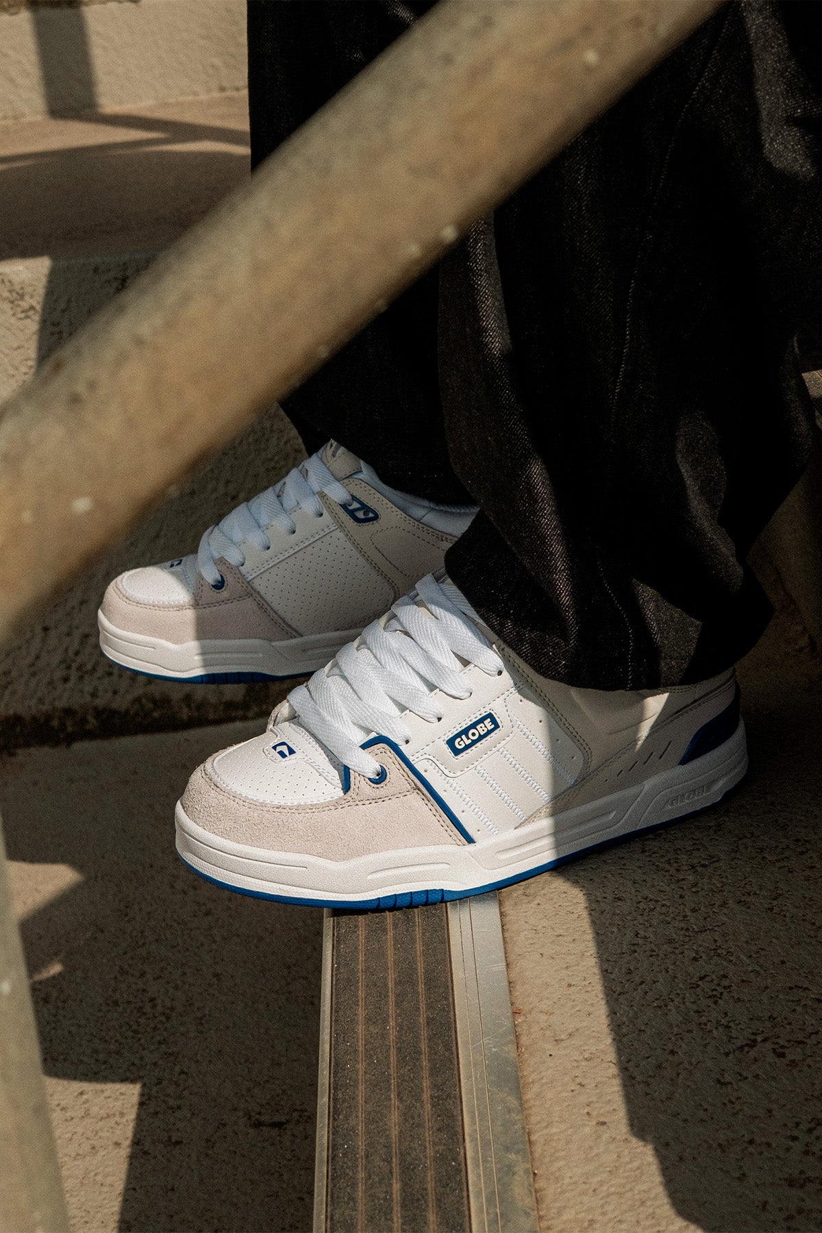 globe-fusion-blue-white-skate-schuhe image 4
