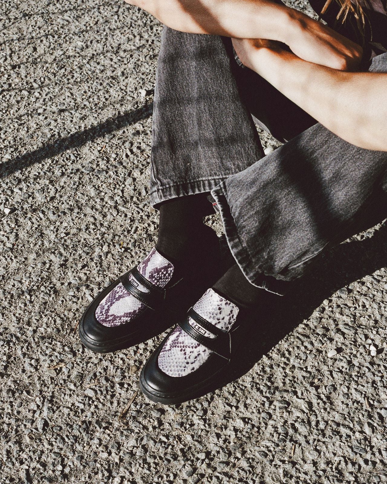 globe-liaizon-wasted-talent-black-snake-skate-schuh image 3