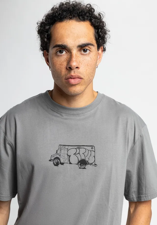 titus-lkw-herren-t-shirt-oversize-mit-truck-graffiti-print image 1