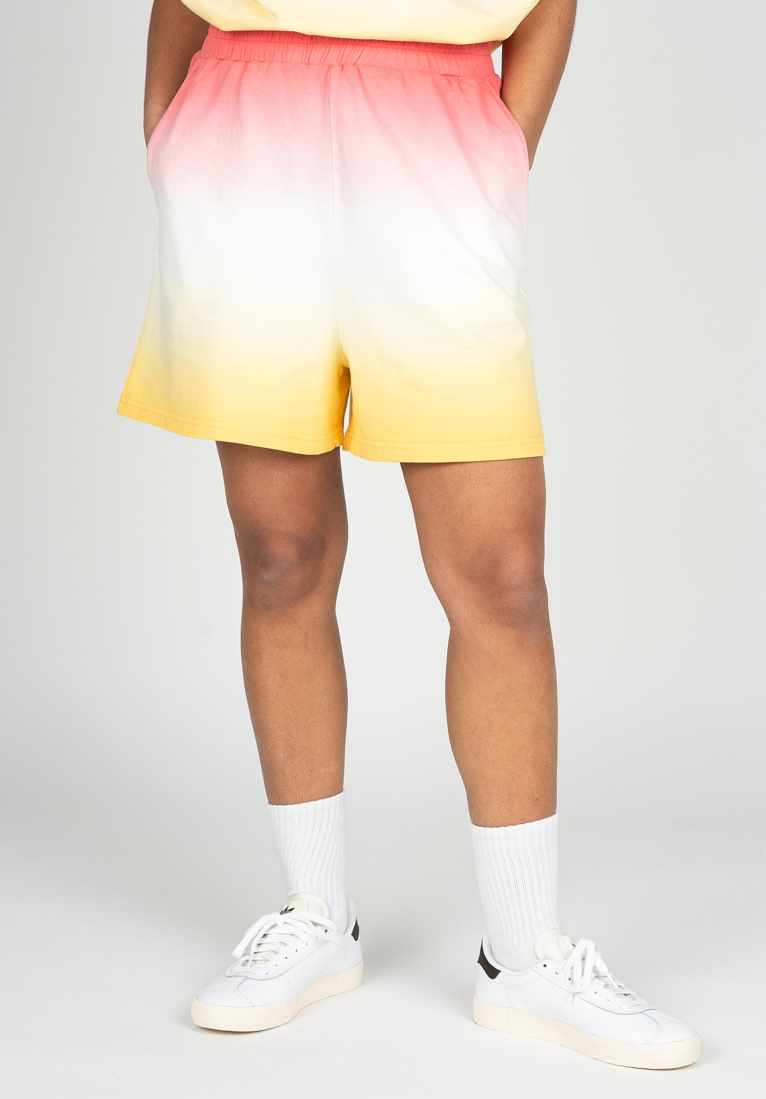 titus-terry-shorts-lockerer-fit-elastischer-bund-dipdye-print image 1
