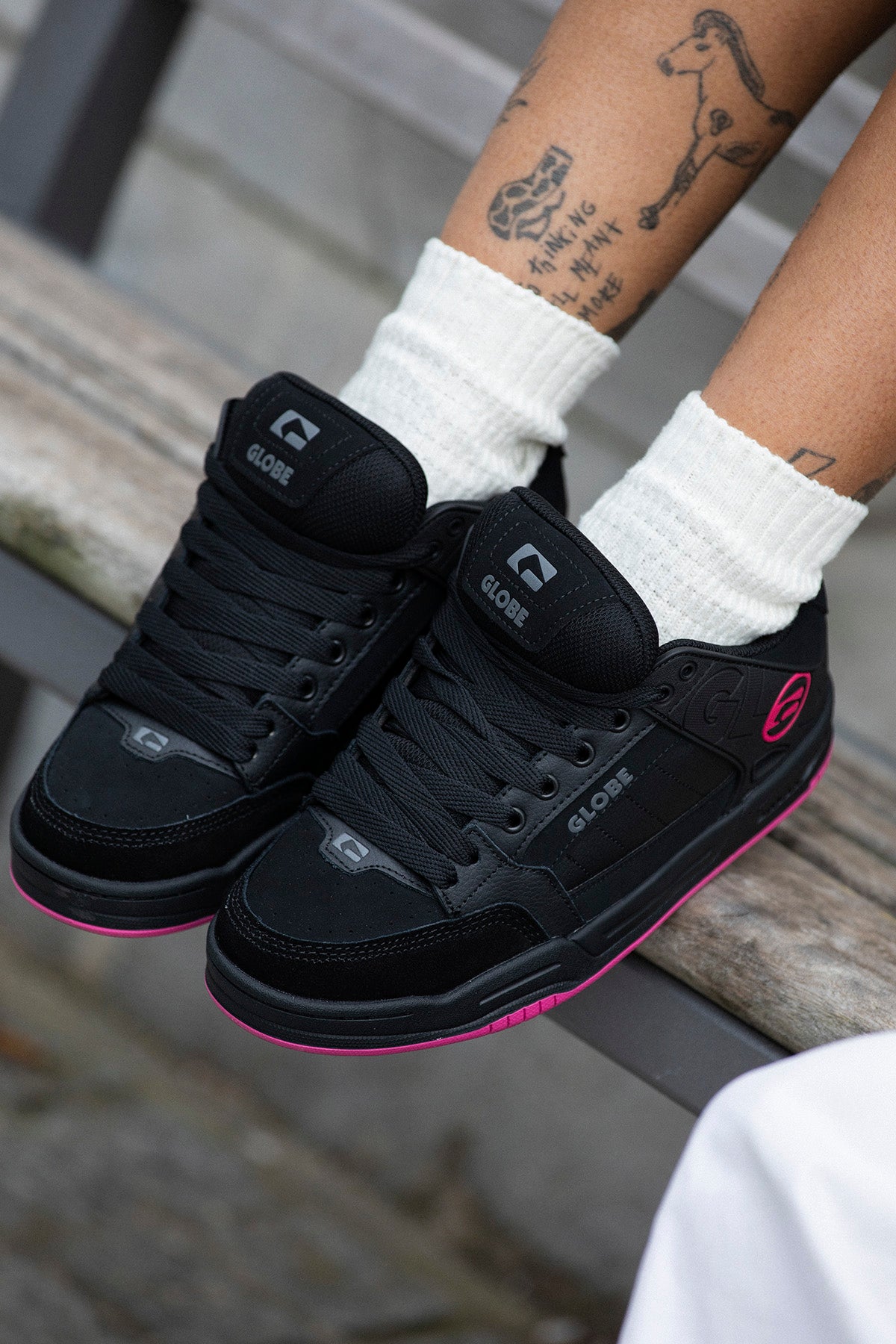 globe-tilt-skateschuhe-black-black-pink image 2
