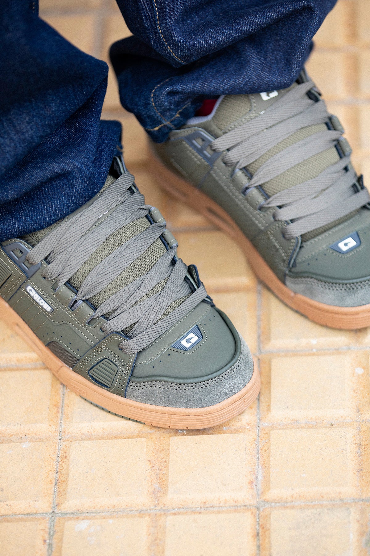 globe-sabre-moss-gum-skate-shoes image 2