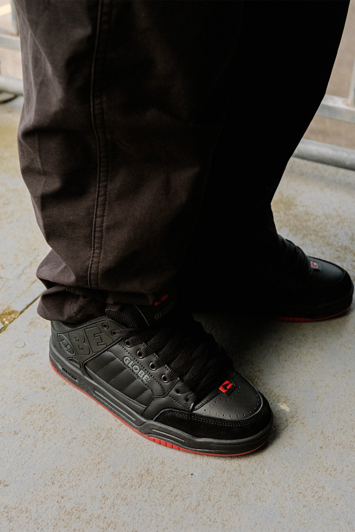 globe-tilt-black-red-charcoal-skateschuhe-mit-s-trac-sohle image 6