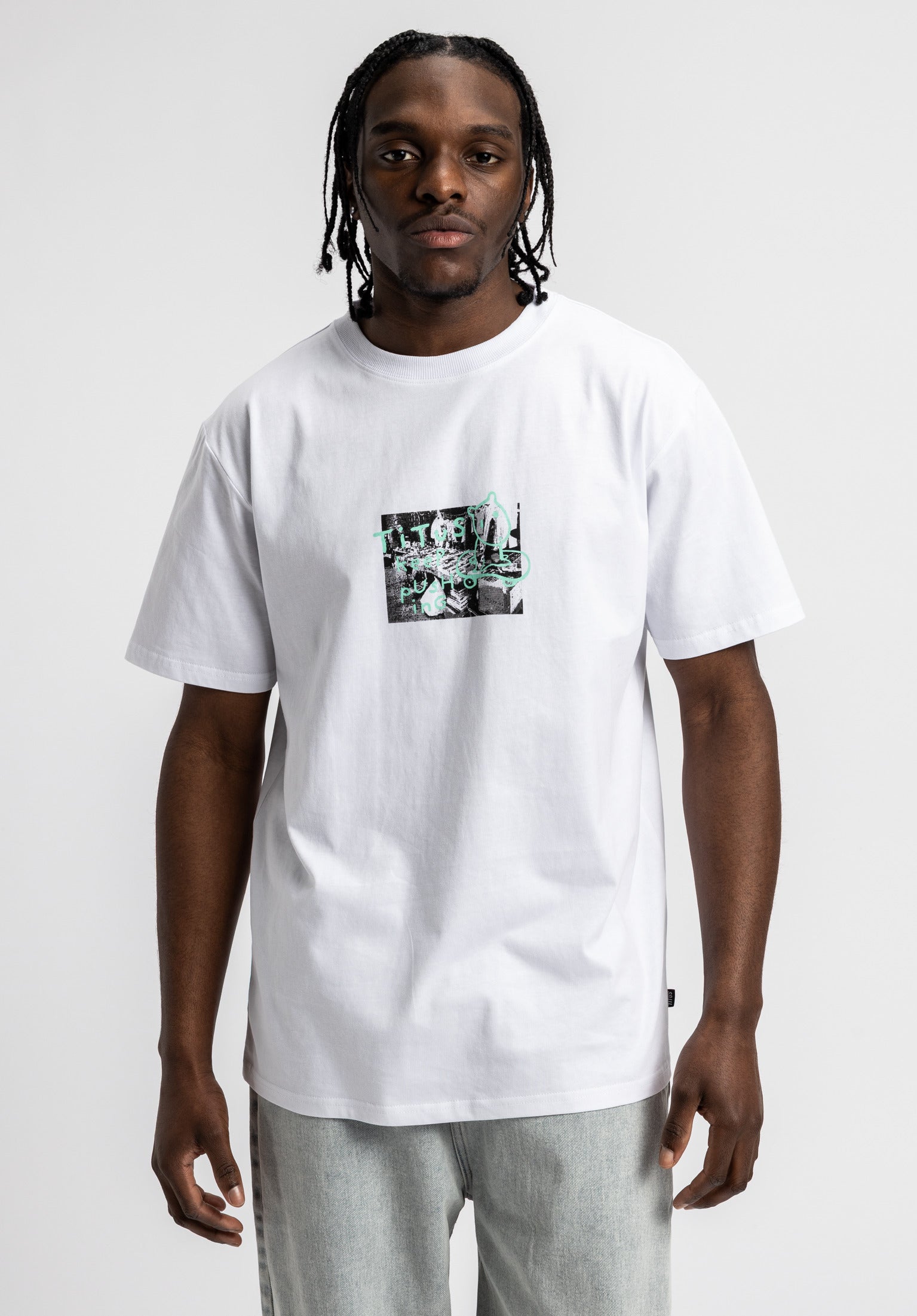 titus-doggo-t-shirt-herren-wei-es-basic-shirt-mit-frontprint image 1