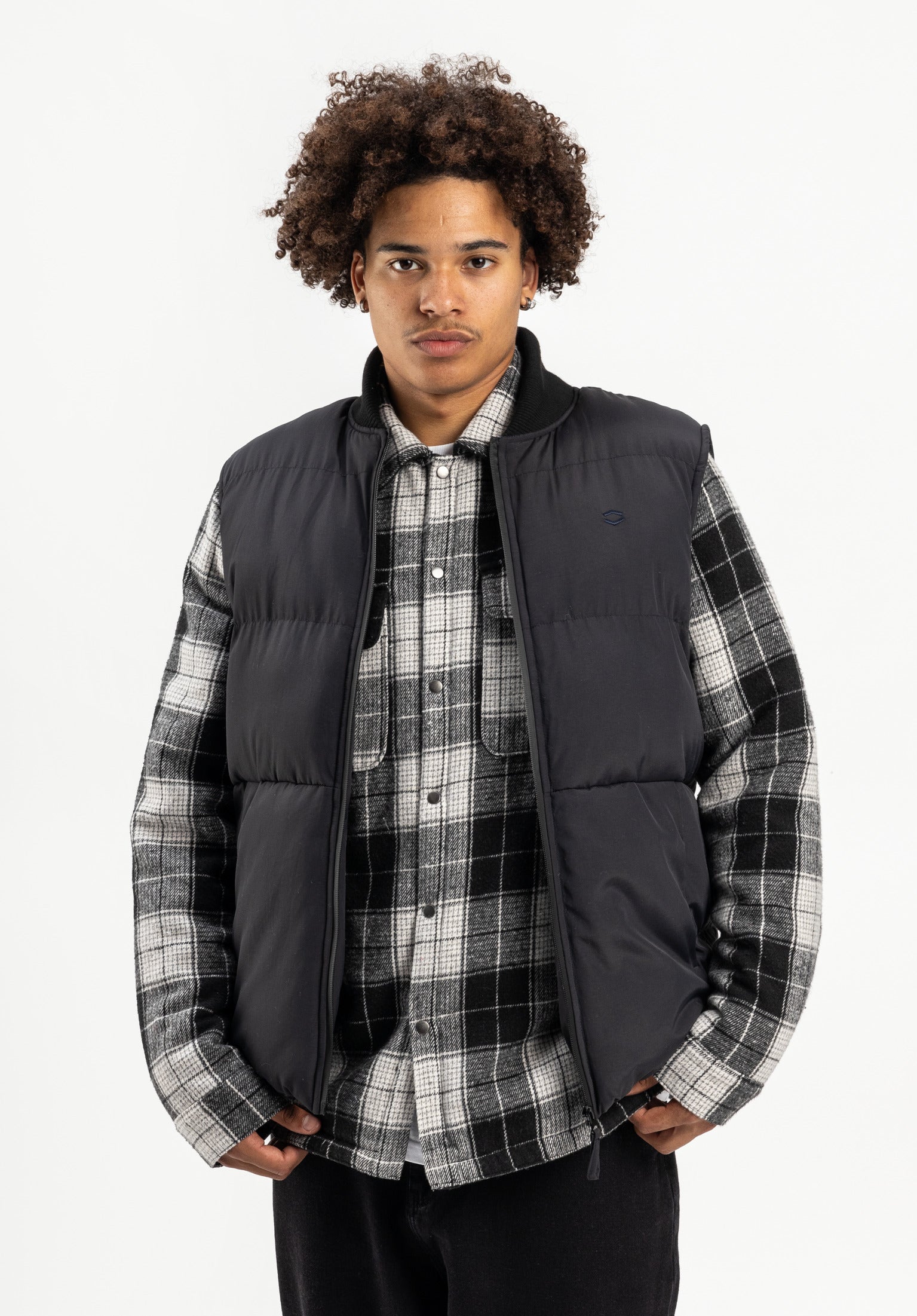 titus-puffer-weste-regular-fit-steppweste image 1