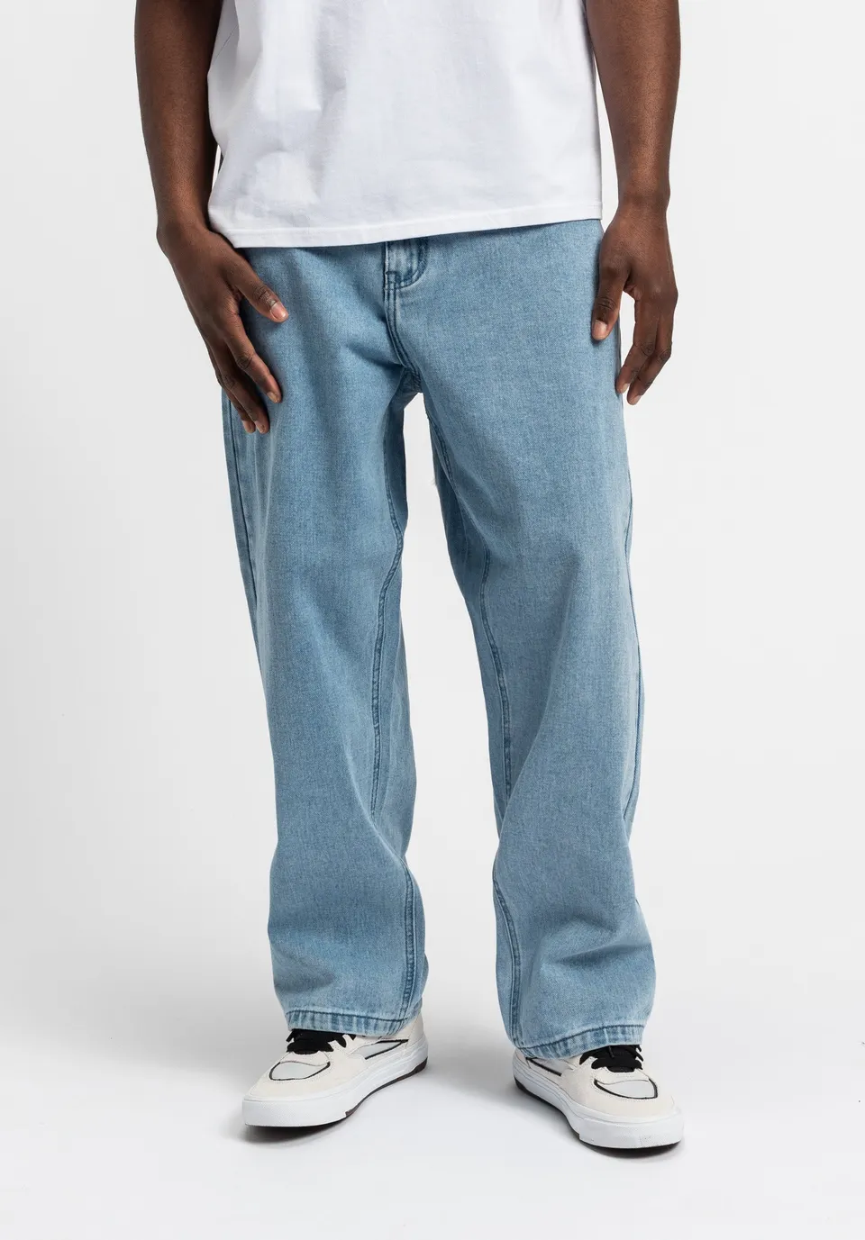 titus-boogy-loose-fit-jeans-2 image 1