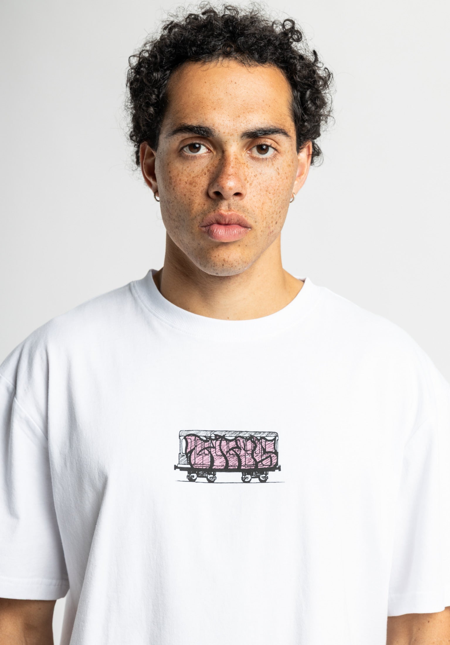 titus-train-shirt-oversize-cut-baumwoll-jersey-graffiti-print image 1