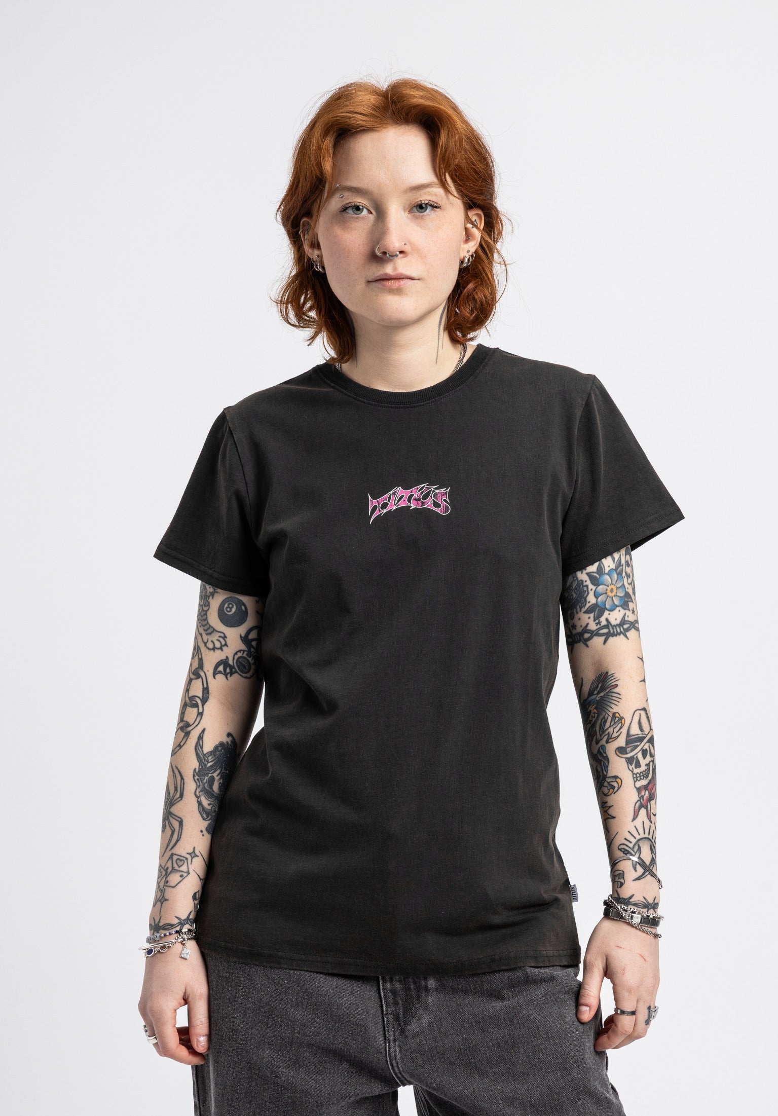 titus-w-classic-logo-t-shirt-damen-shirt-in-blackfaded-mit-klassischem-logo image 1