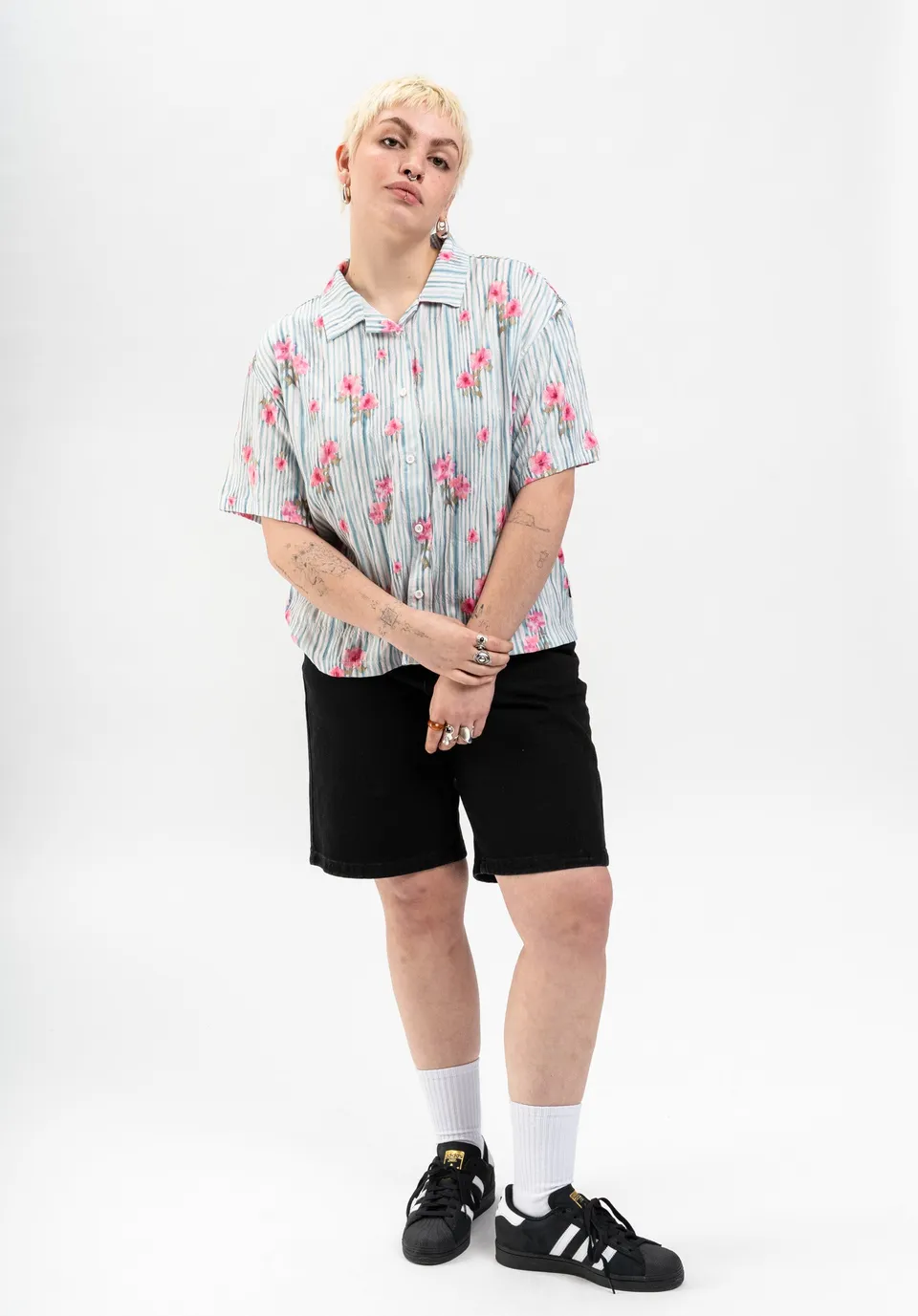 titus-libby-kurzarm-hemd-boxy-loose-fit-floral-print-durchgehende-knopfleiste image 1