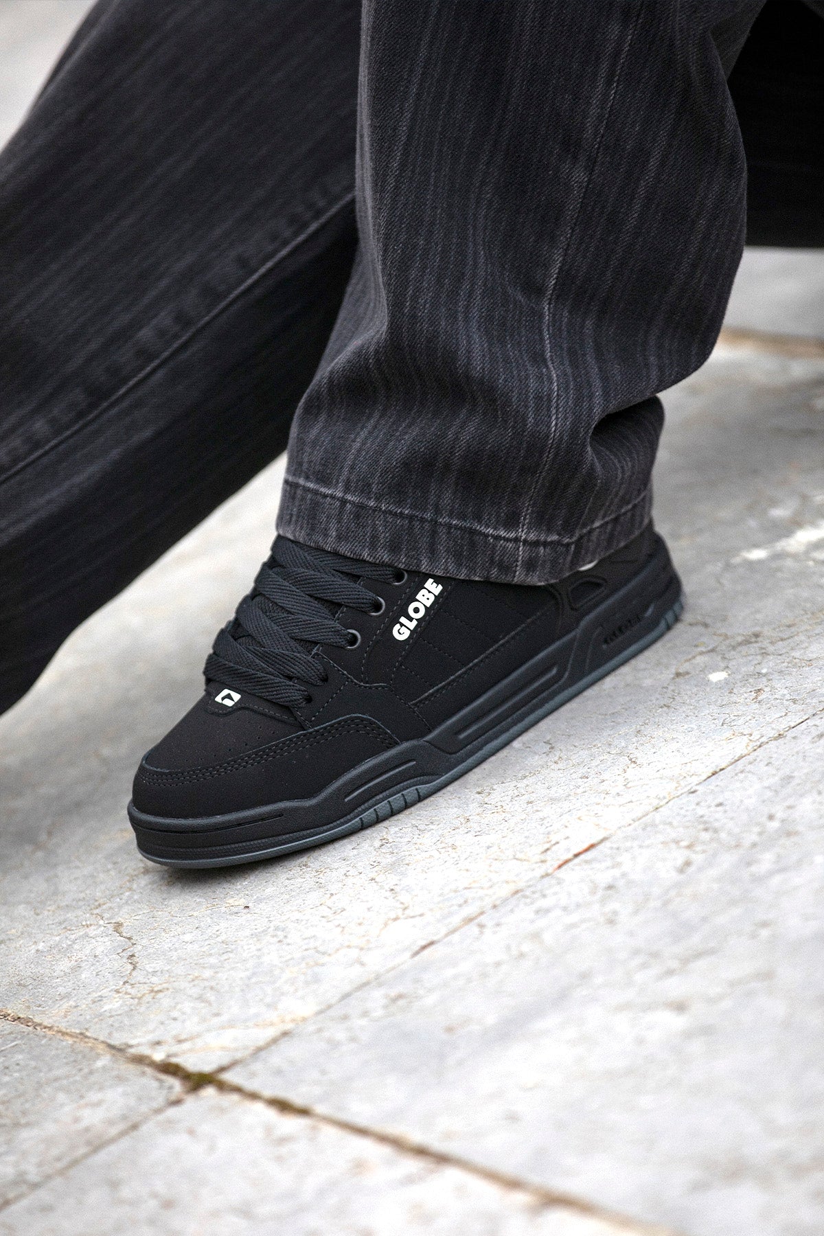 globe-tilt-black-black-tpr-skate-schuhe image 2