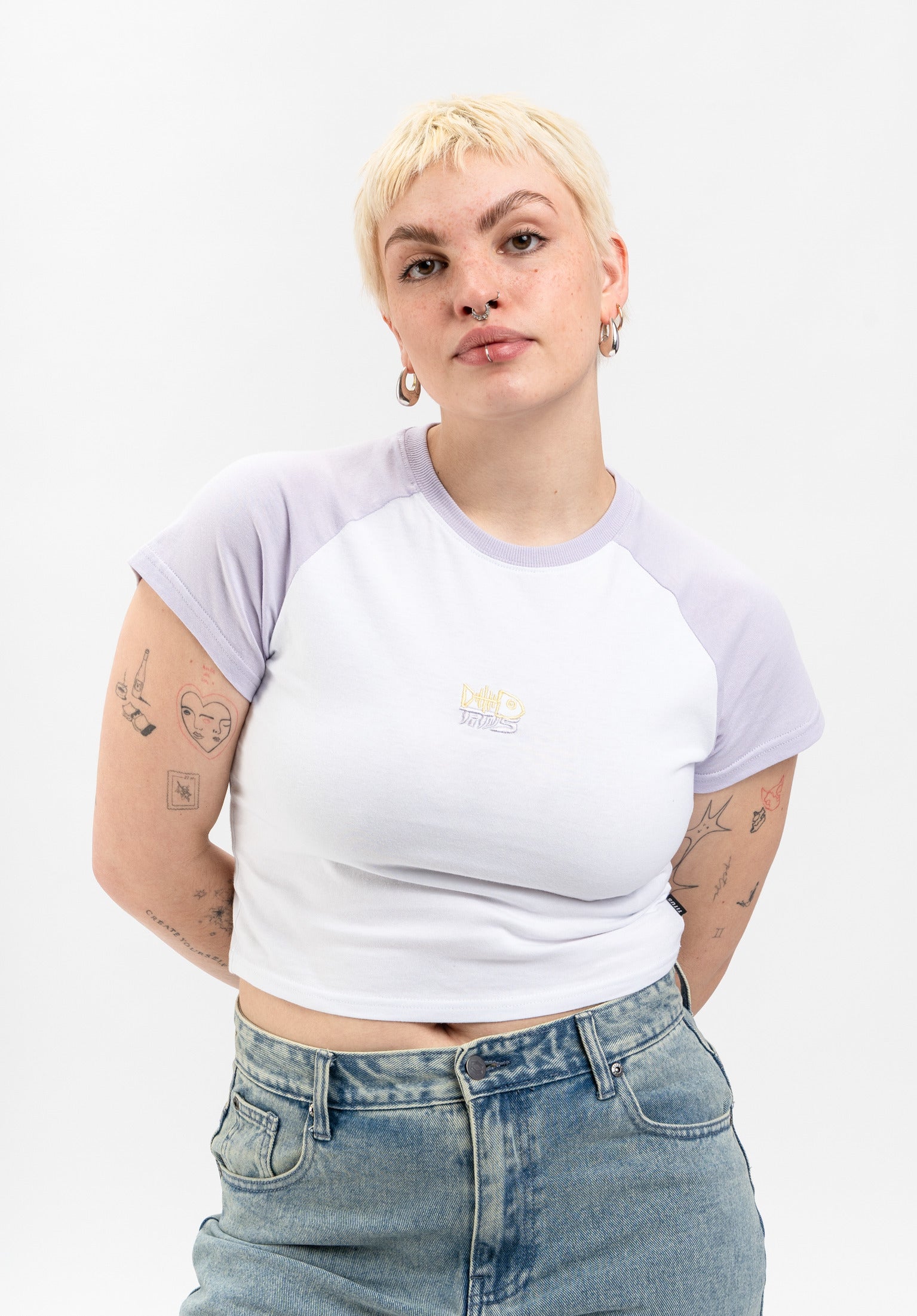 titus-floxy-babytee-kurzarm-shirt-mit-raglan-rmeln-und-farblich-abgesetzten-slee image 1
