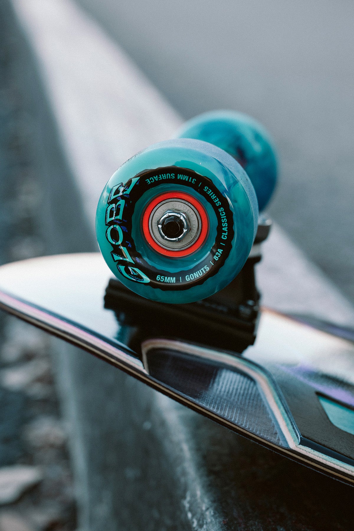 globe-talon-30-cruiserboard-black-blue-green-old-school-pool-skateboard image 4