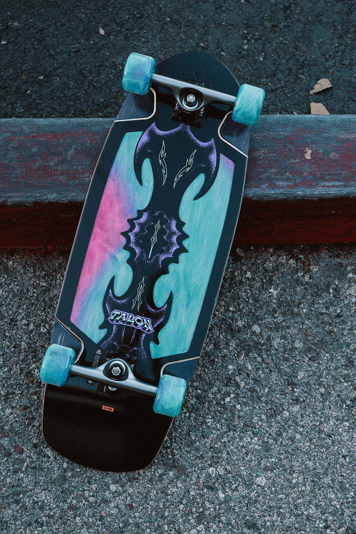 globe-talon-30-cruiserboard-black-blue-green-old-school-pool-skateboard image 2
