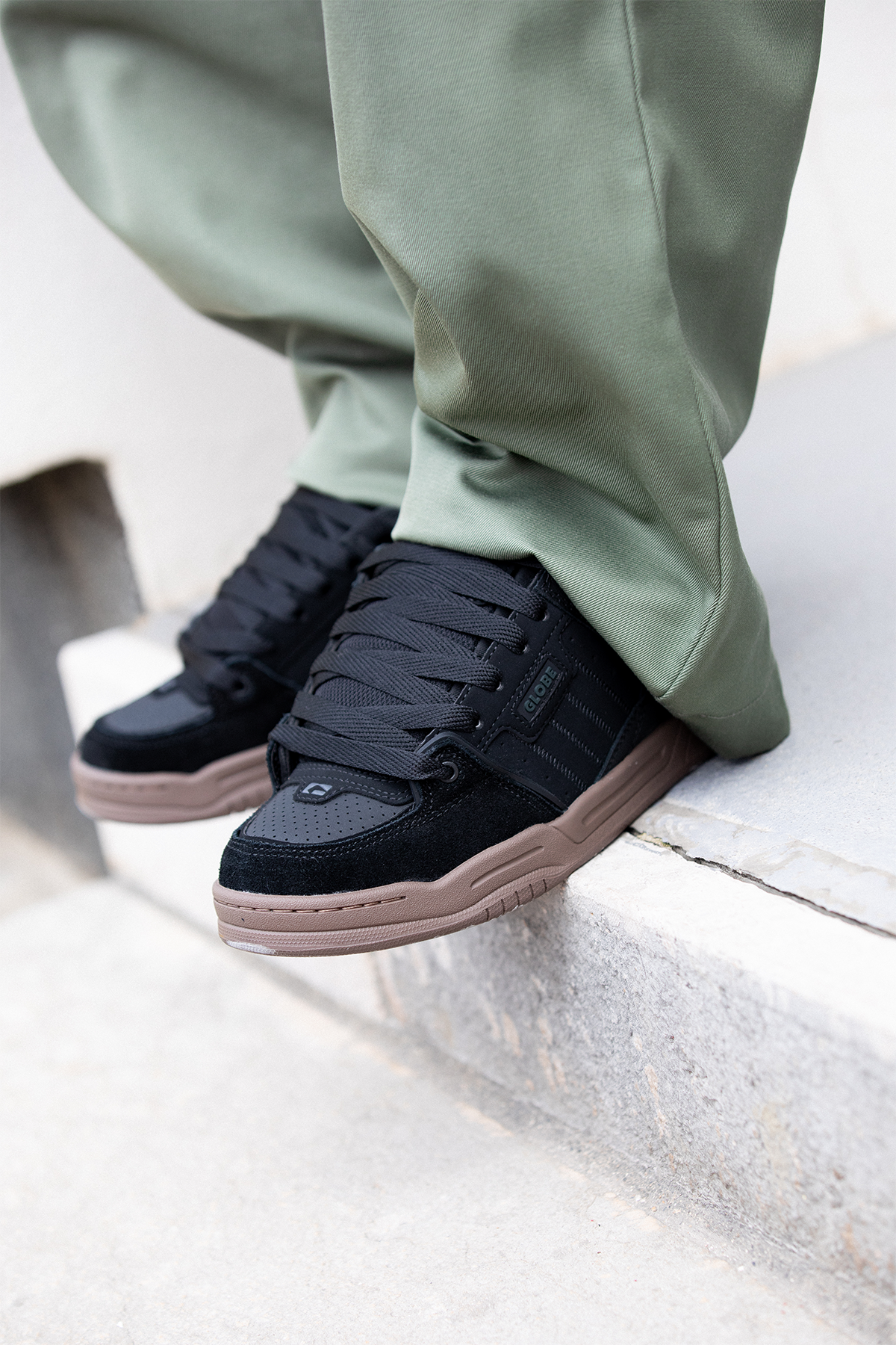 globe-fusion-black-tobacco-gum-skateschuh image 2