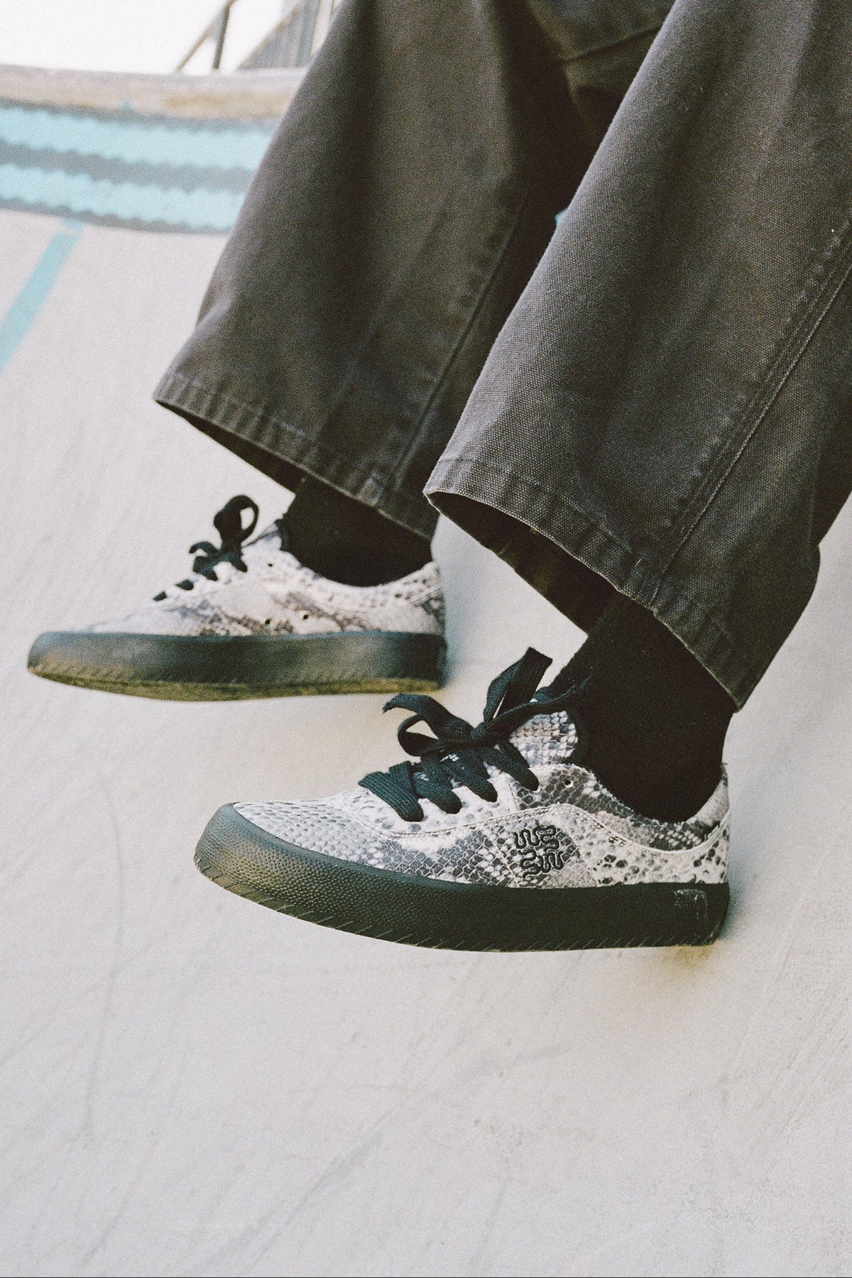 globe-melbek-wasted-talent-black-snake-skateboard-schuh image 2