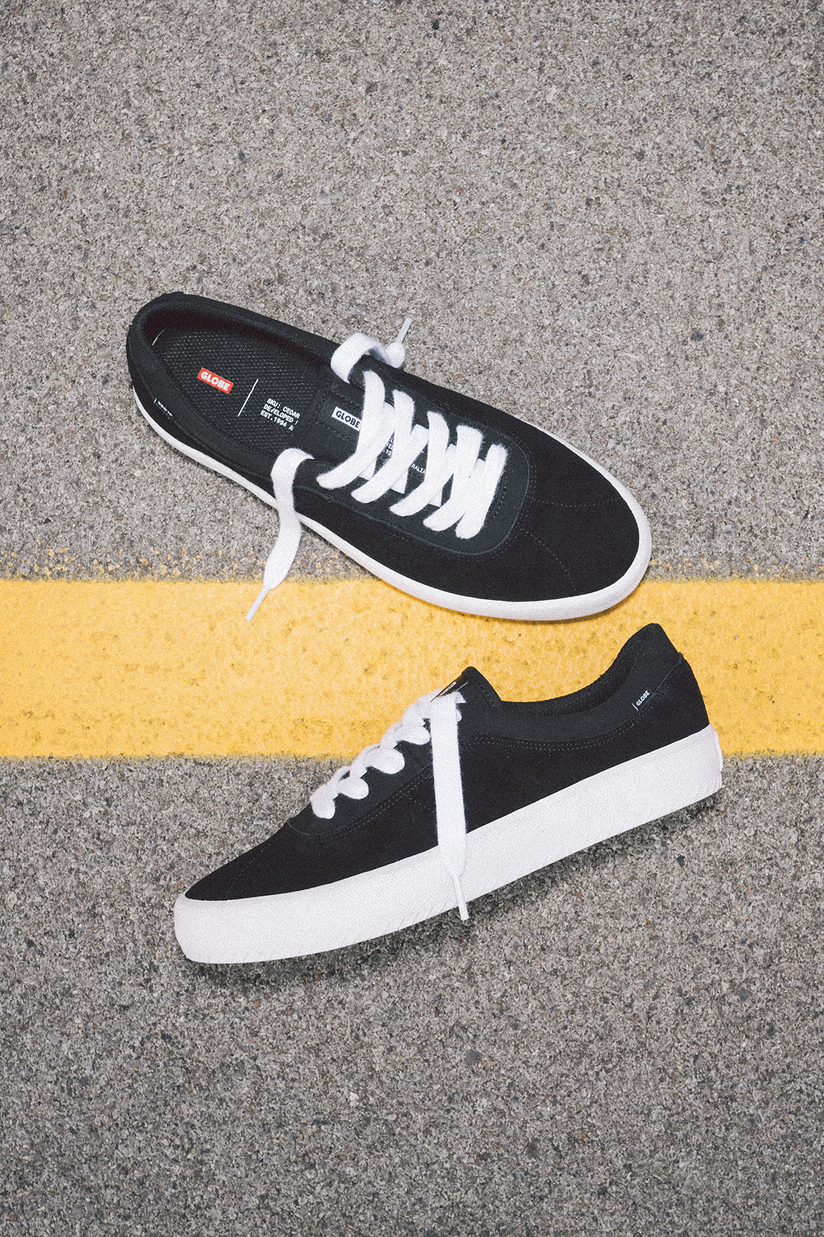 globe-melbek-black-white-suede-skate-schuh-mit-abriebfester-gummi-au-ensohle image 4