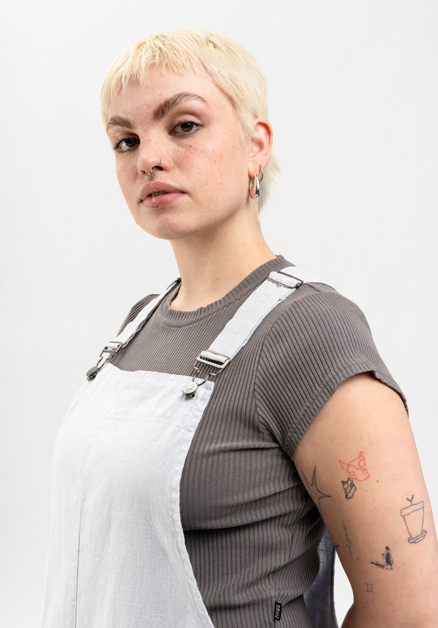 titus-duri-jumpsuit-lockerer-fit-k-hlendes-material-kurzer-bein image 3