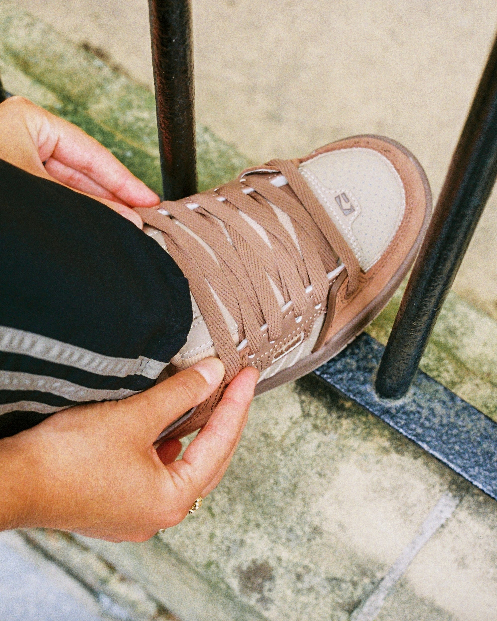 globe-fusion-walnut-chunky-skate-shoes-im-90s-style image 2