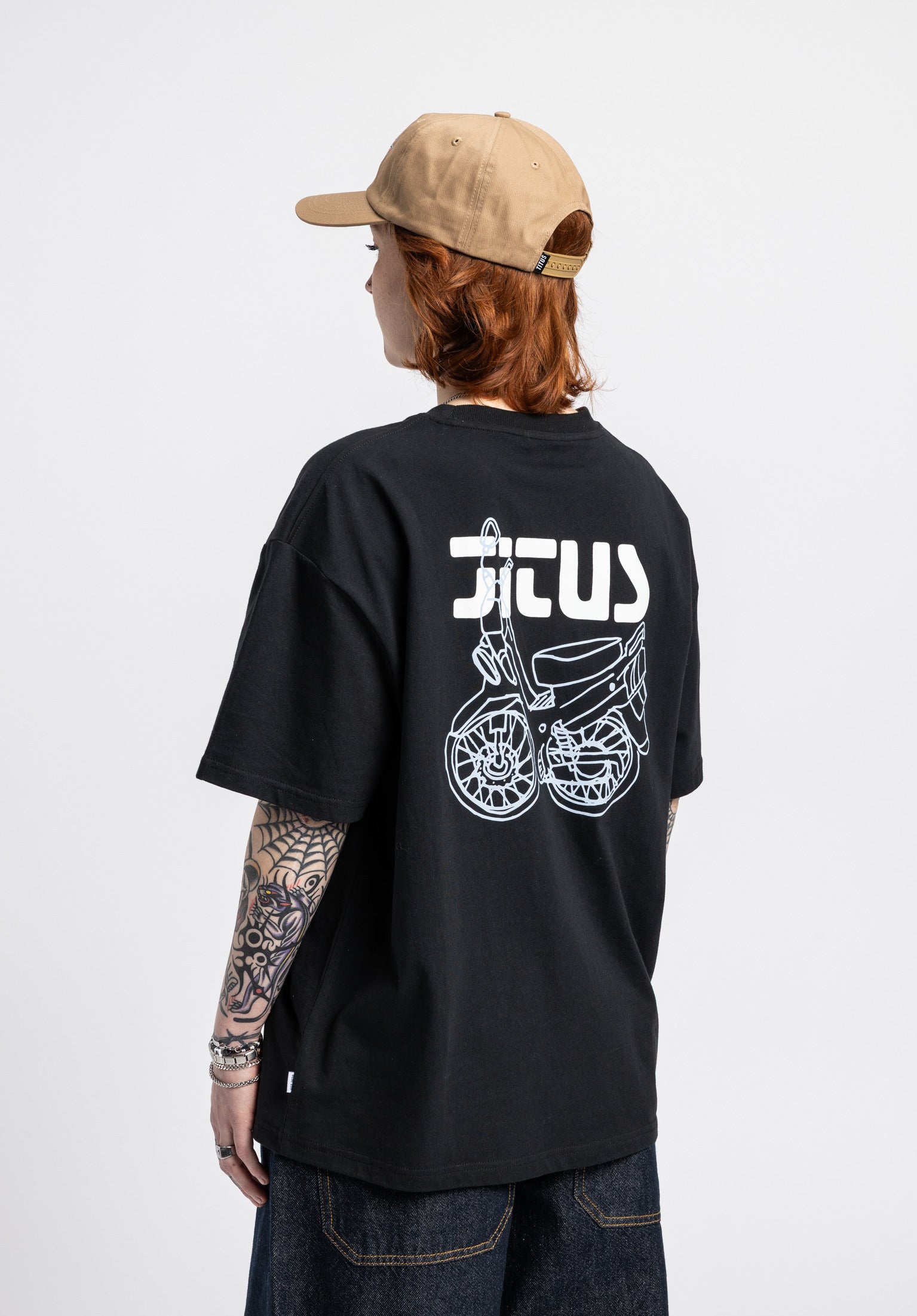 titus-moped-t-shirt-loose-fit-schwerer-baumwollstoff-brust-und-r-ckenprint-titus image 1