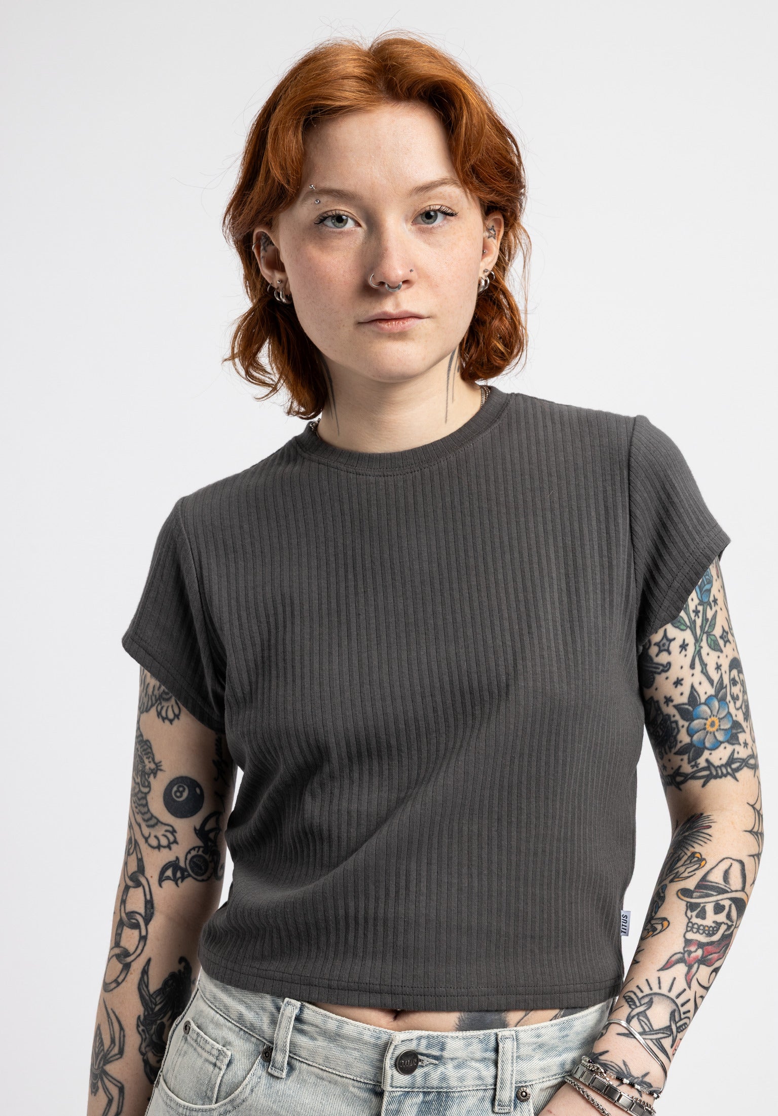titus-mahira-t-shirt-f-r-damen-graues-shirt-mit-l-ssigem-look image 1