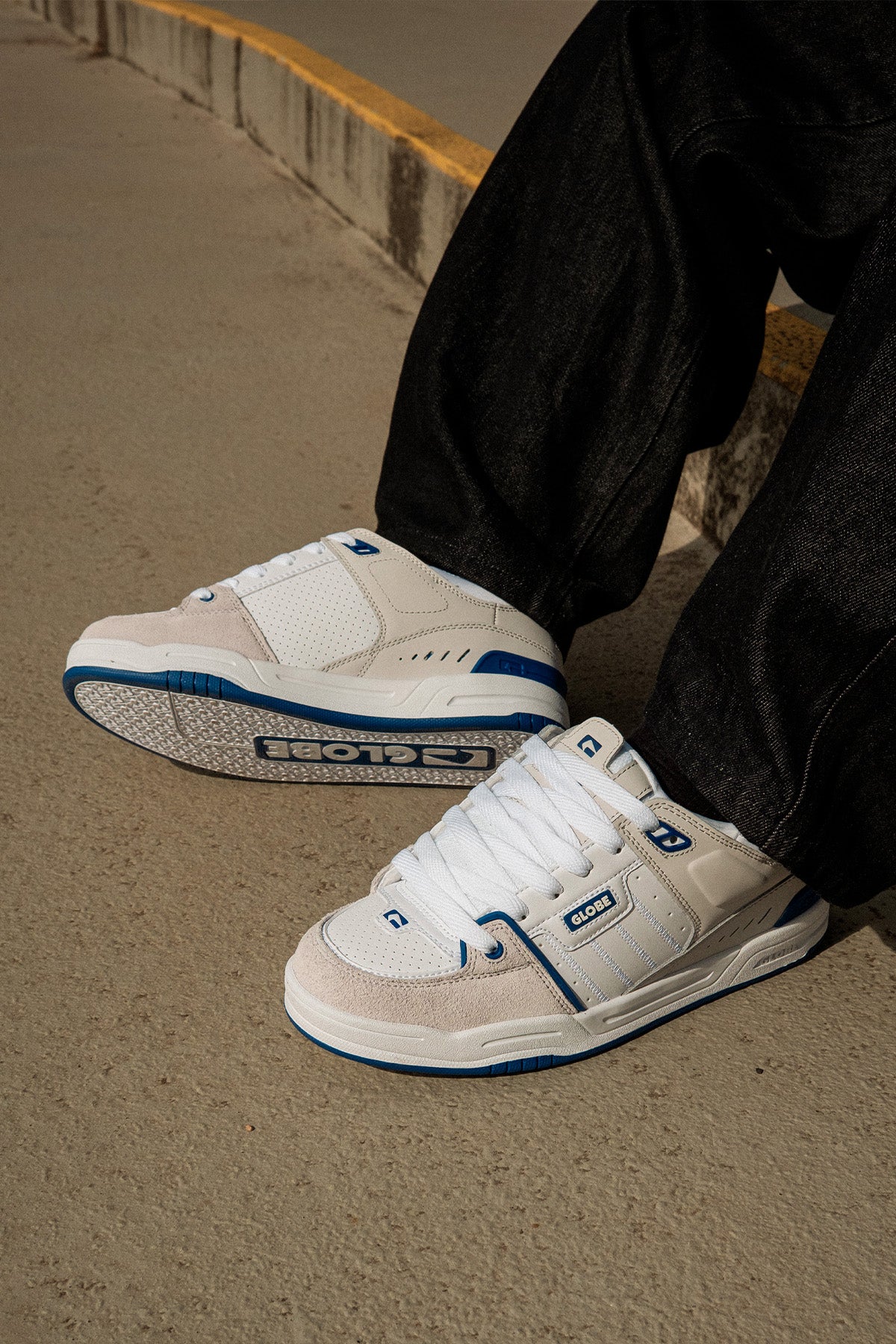 globe-fusion-blue-white-skate-schuhe image 2