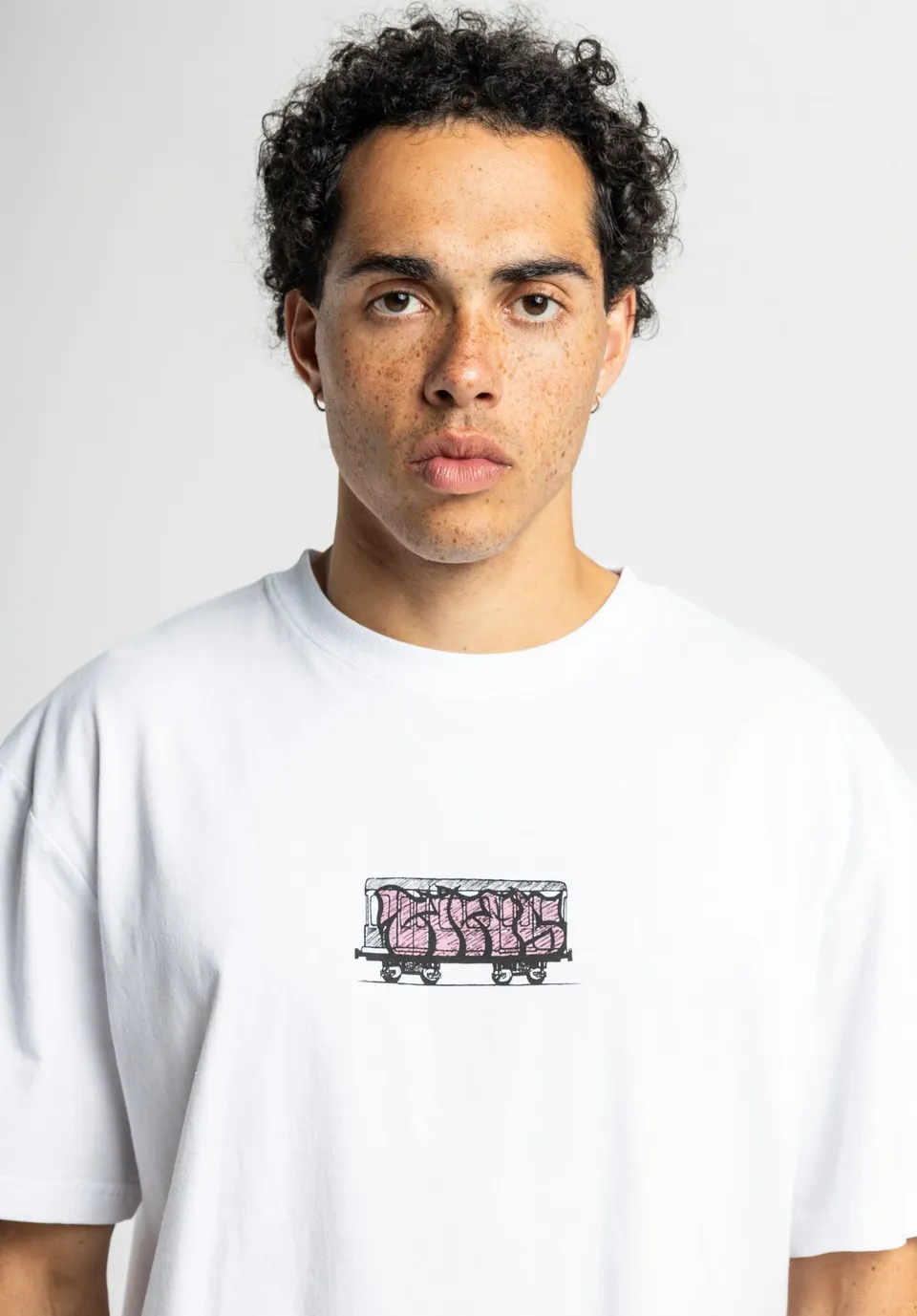 titus-train-shirt-oversize-cut-baumwoll-jersey-graffiti-print image 1