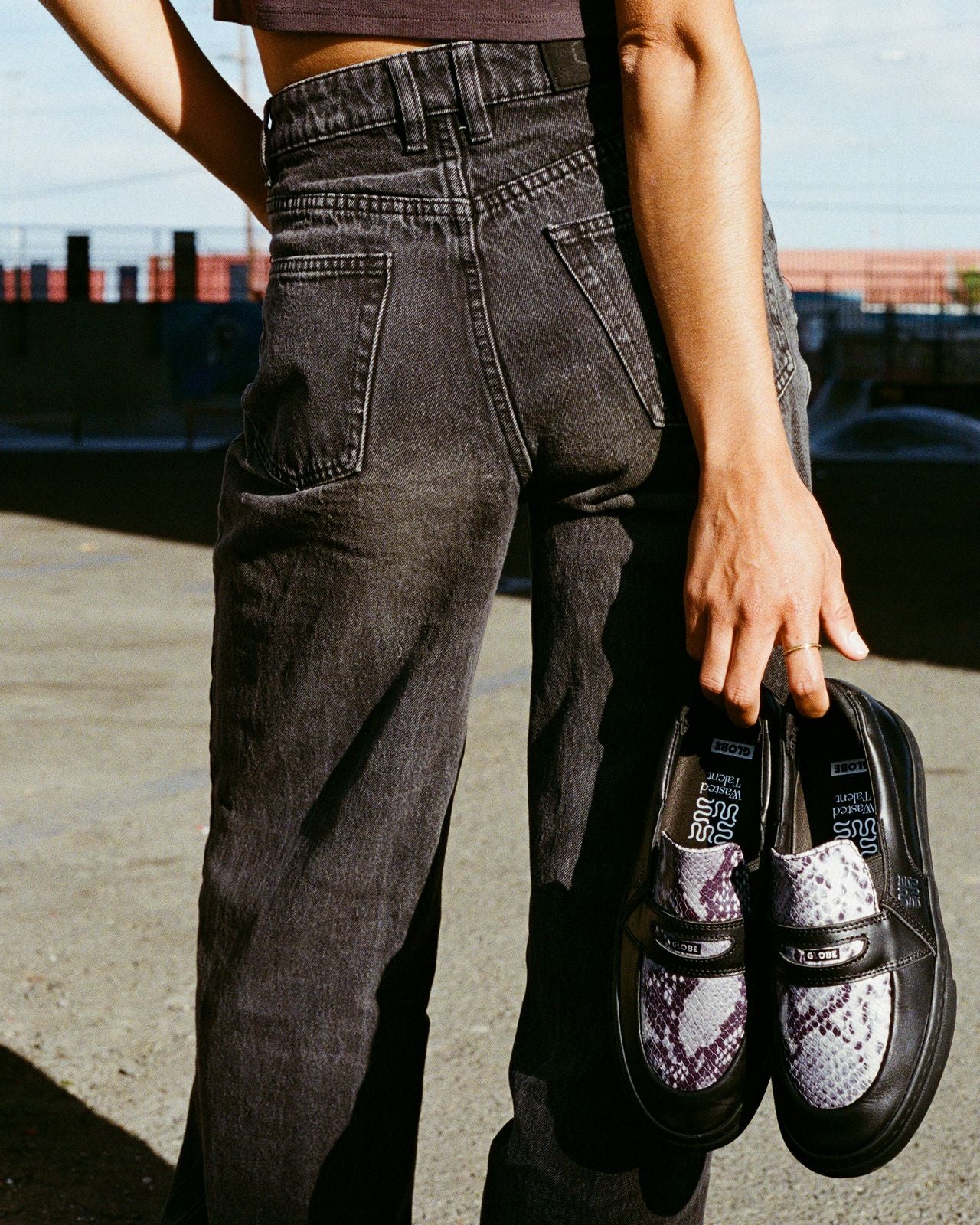 globe-liaizon-wasted-talent-black-snake-skate-schuh image 7