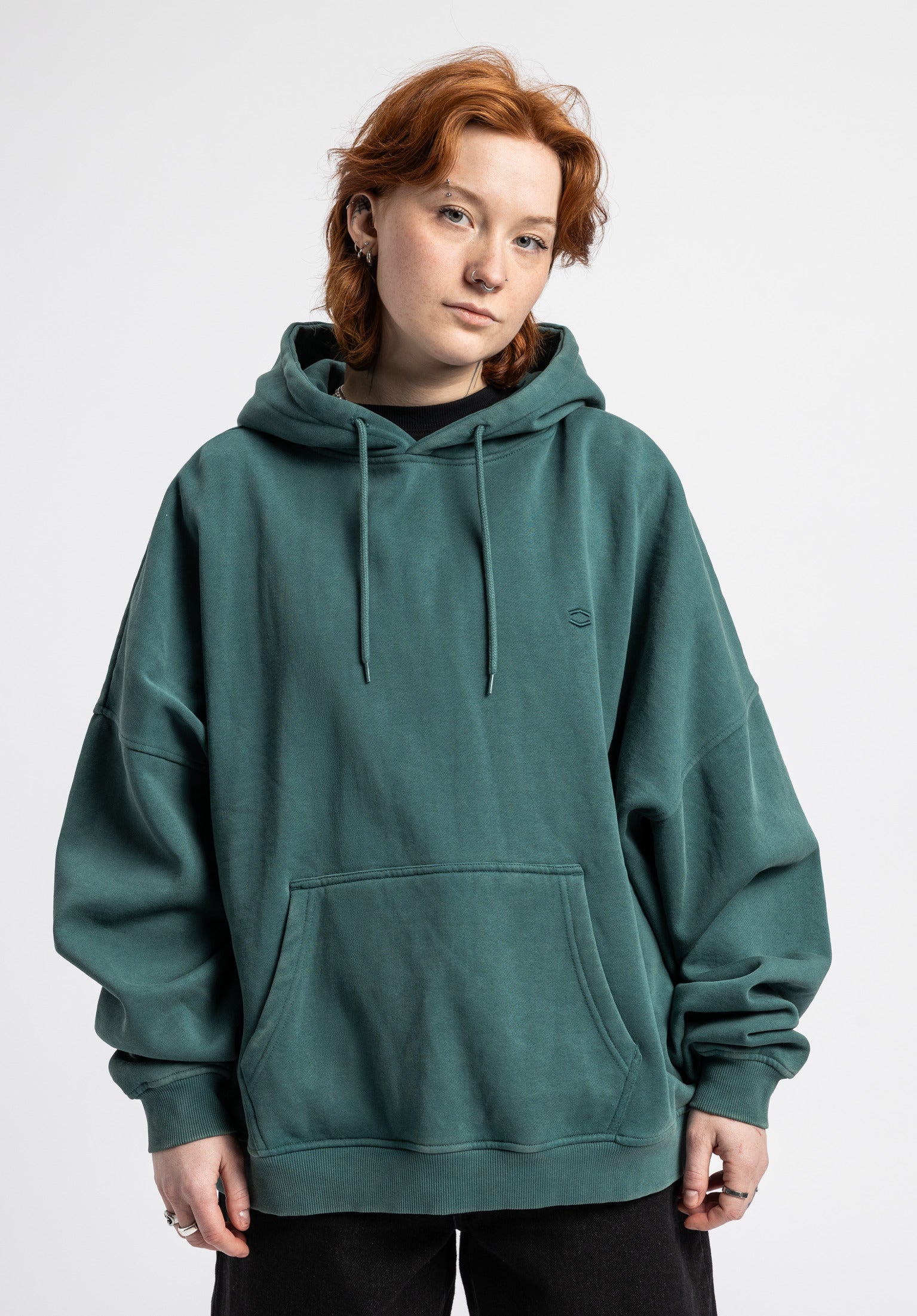titus-aine-hoodie-oversized-cut-kuschelig-weiche-innenseite-doppellagige-kapuze image 1